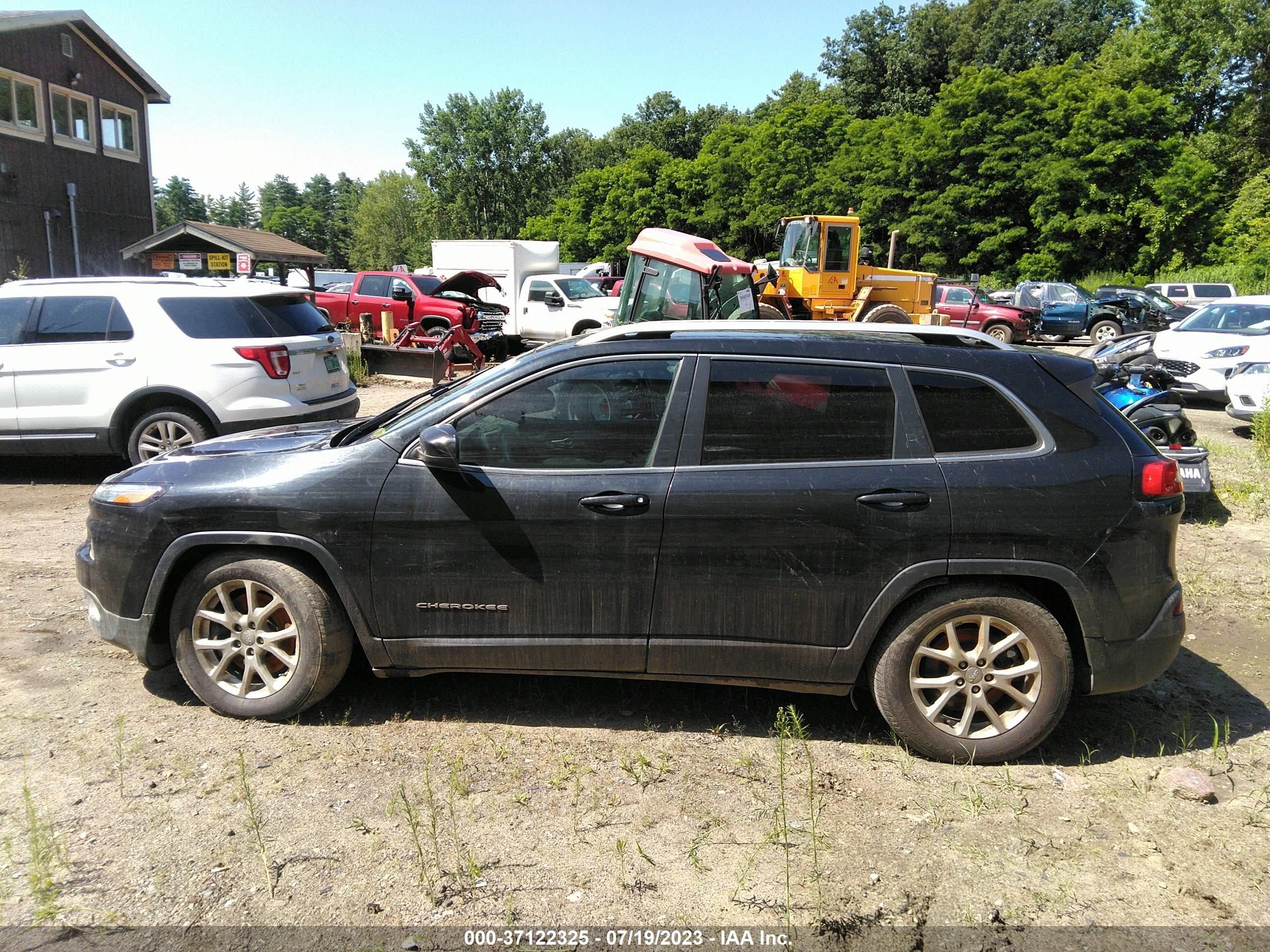 Photo 12 VIN: 1C4PJMCB4GW175715 - JEEP CHEROKEE 