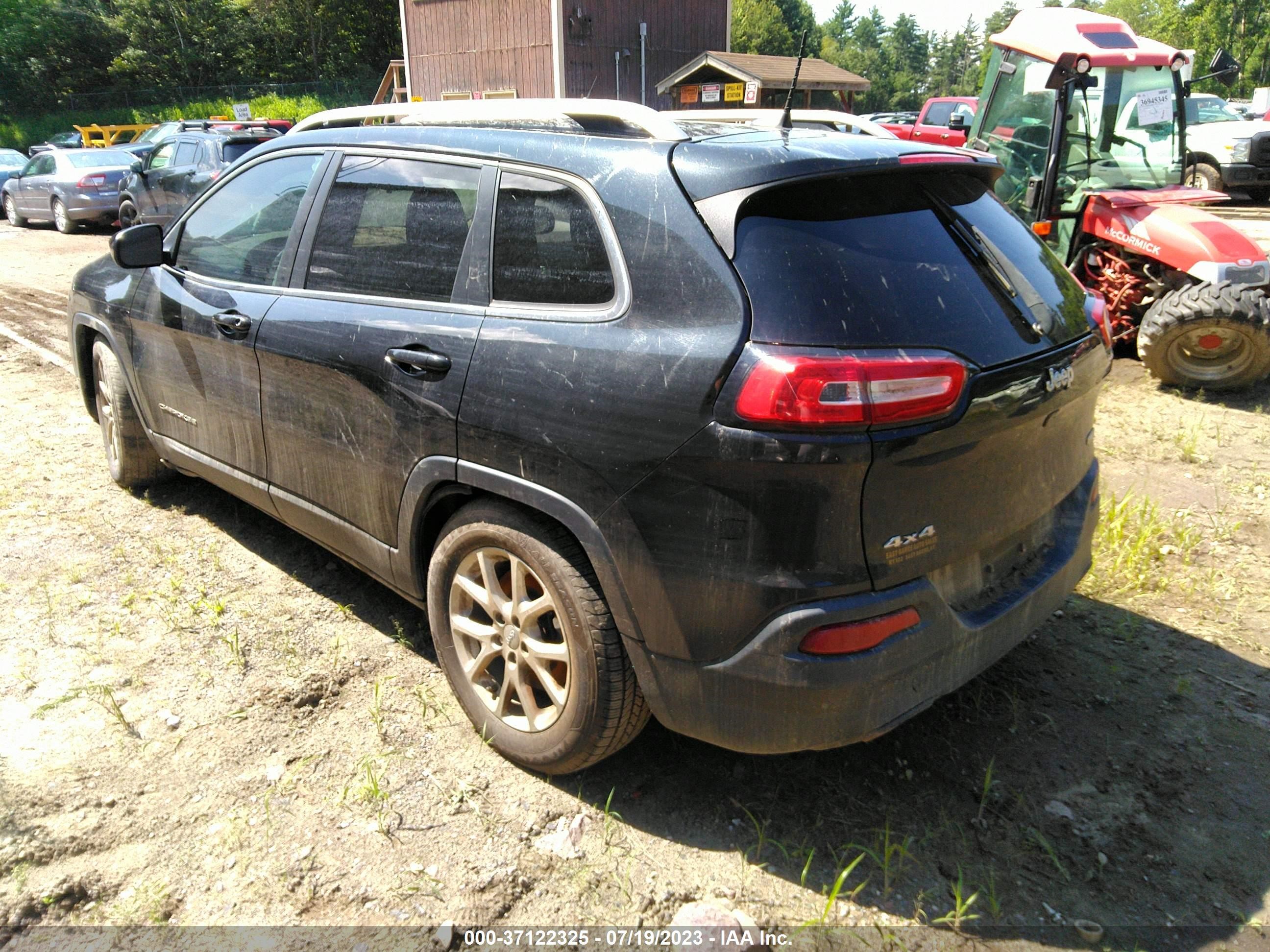 Photo 2 VIN: 1C4PJMCB4GW175715 - JEEP CHEROKEE 