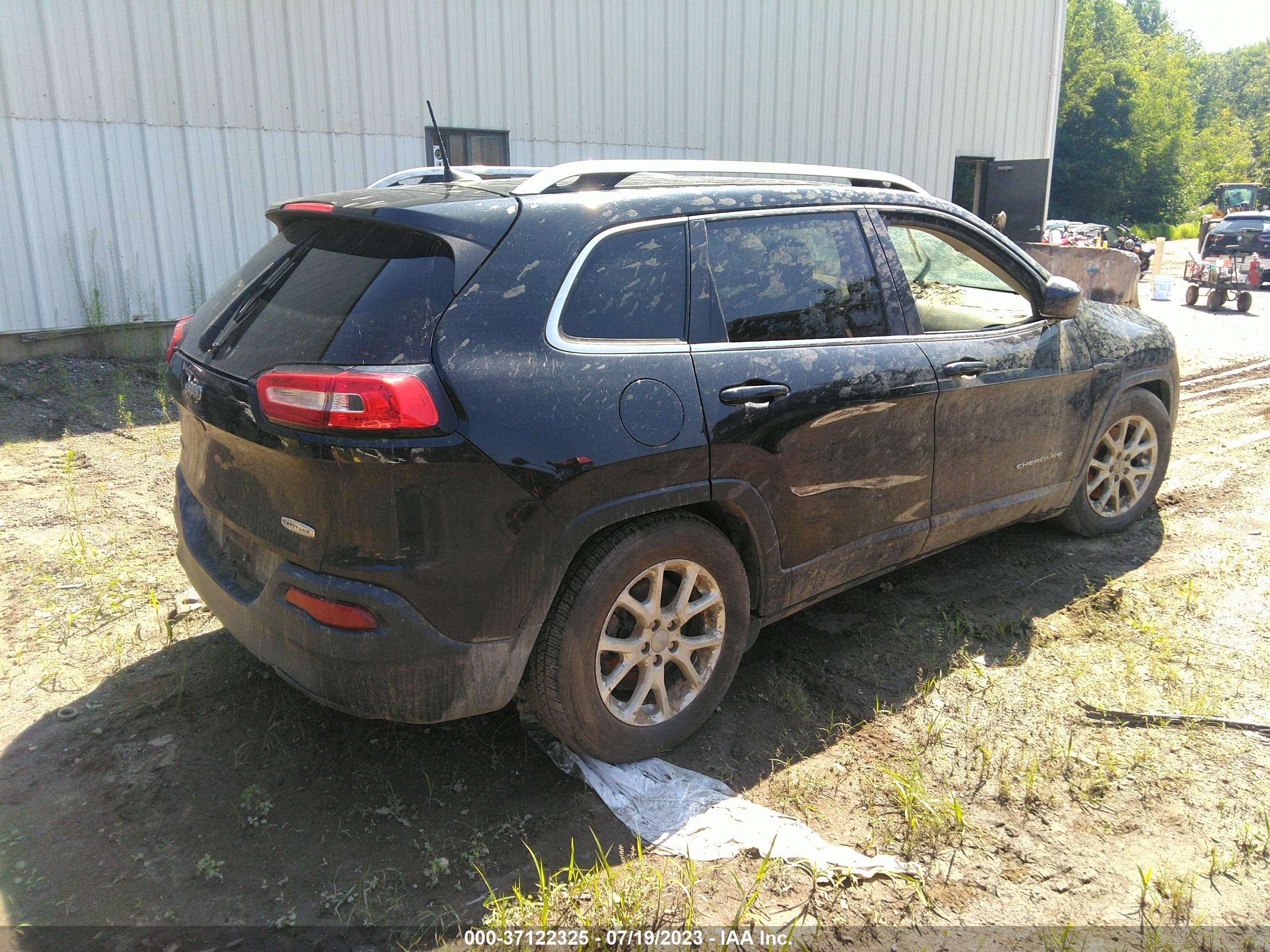 Photo 3 VIN: 1C4PJMCB4GW175715 - JEEP CHEROKEE 