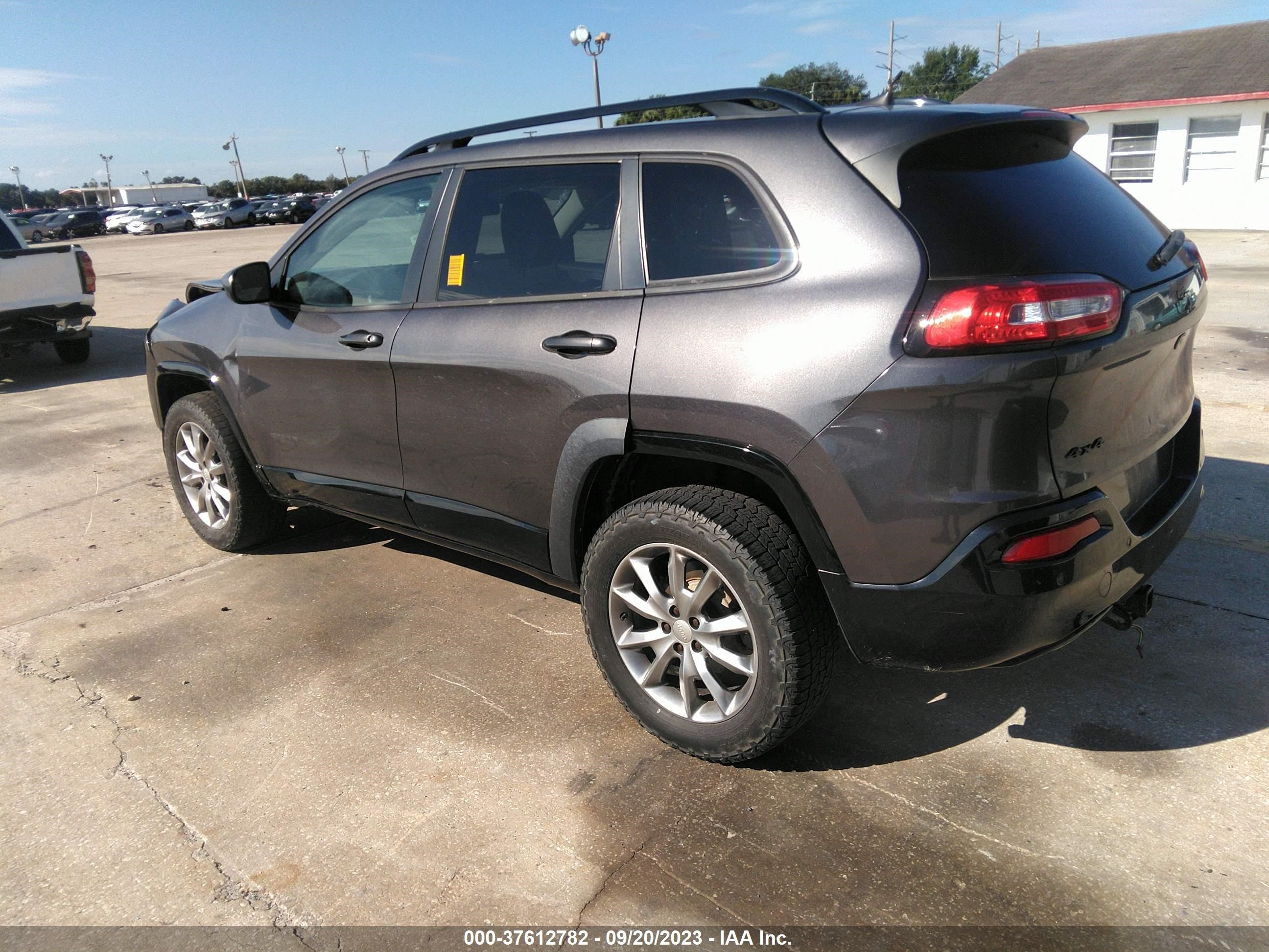 Photo 2 VIN: 1C4PJMCB7JD599067 - JEEP CHEROKEE 