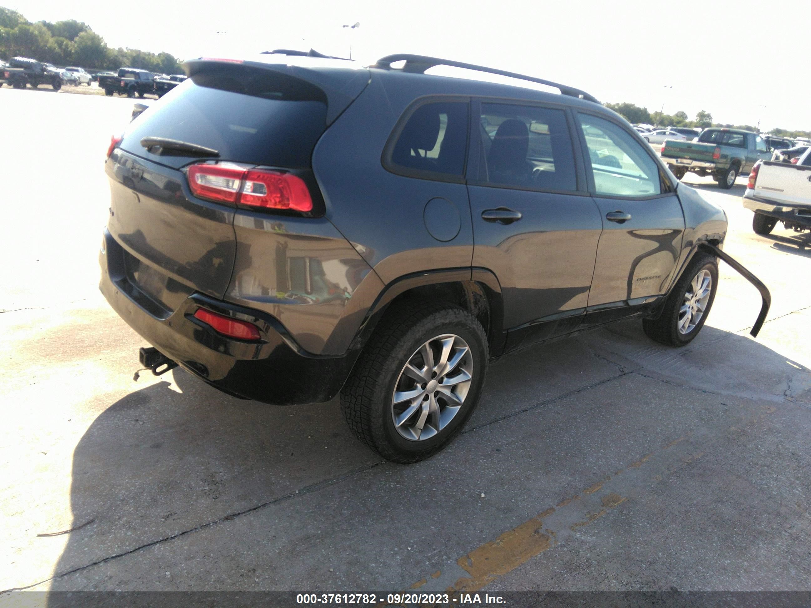 Photo 3 VIN: 1C4PJMCB7JD599067 - JEEP CHEROKEE 