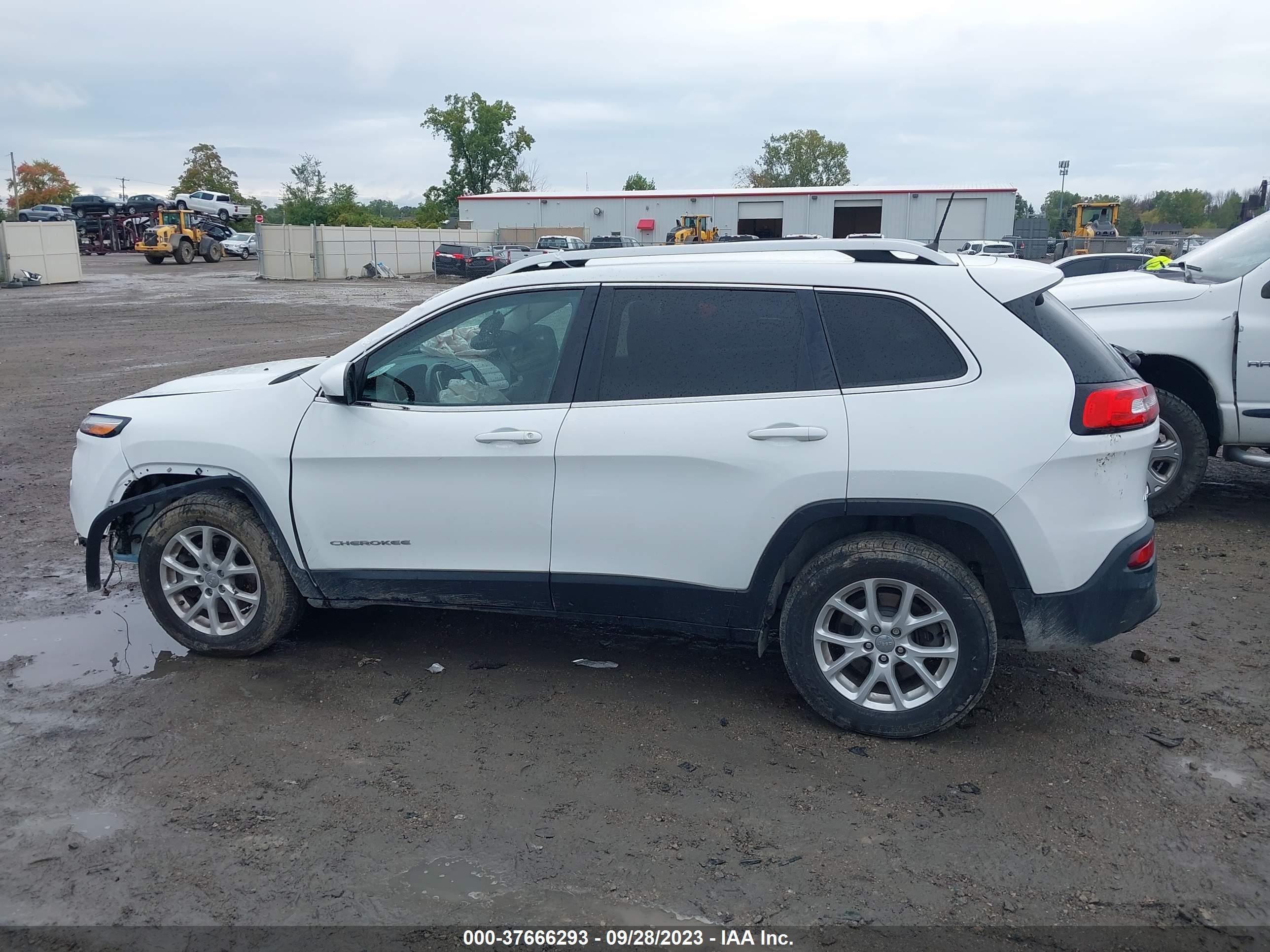 Photo 13 VIN: 1C4PJMCB8GW252957 - JEEP CHEROKEE 