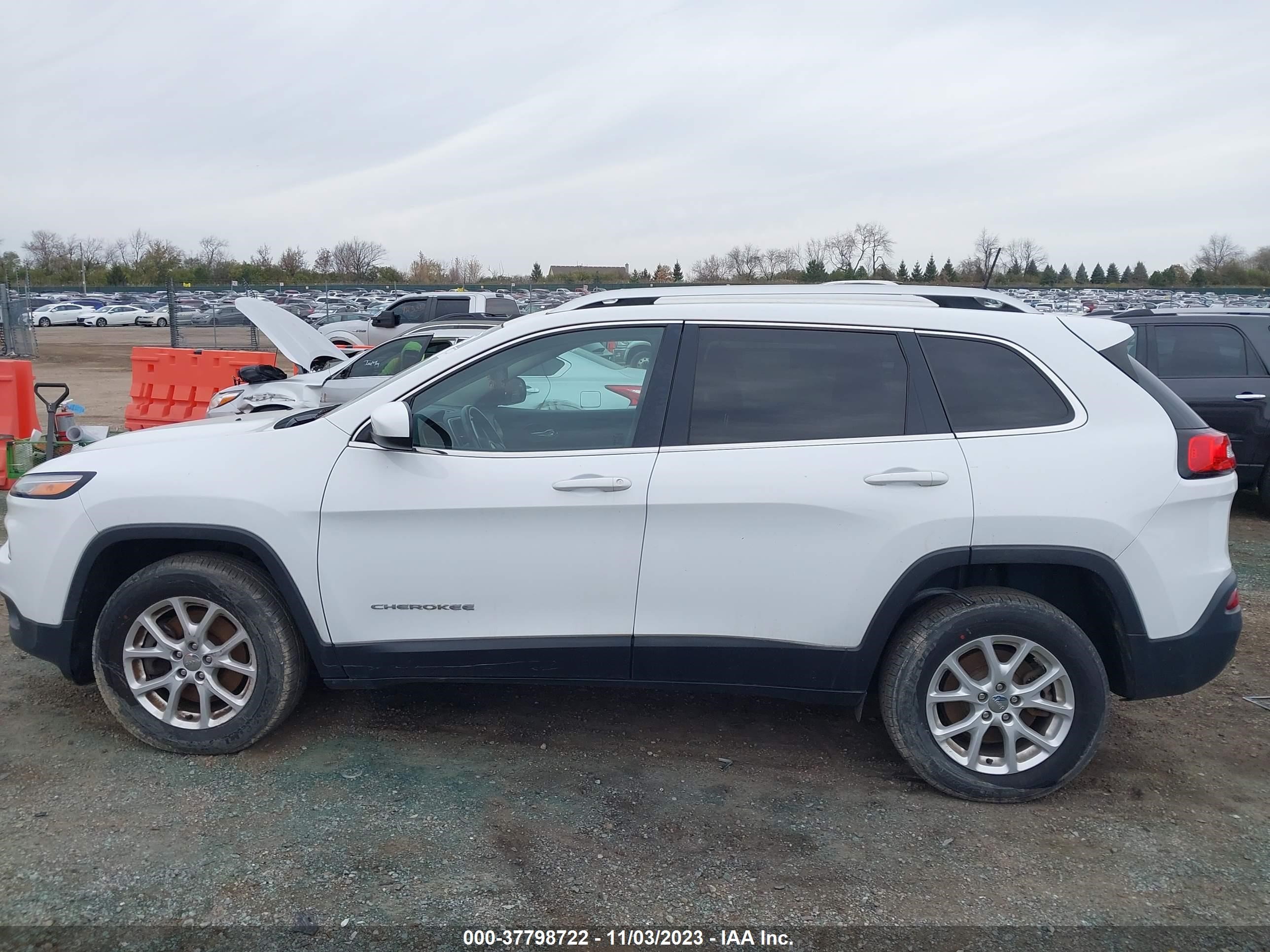 Photo 13 VIN: 1C4PJMCB8HW576282 - JEEP CHEROKEE 