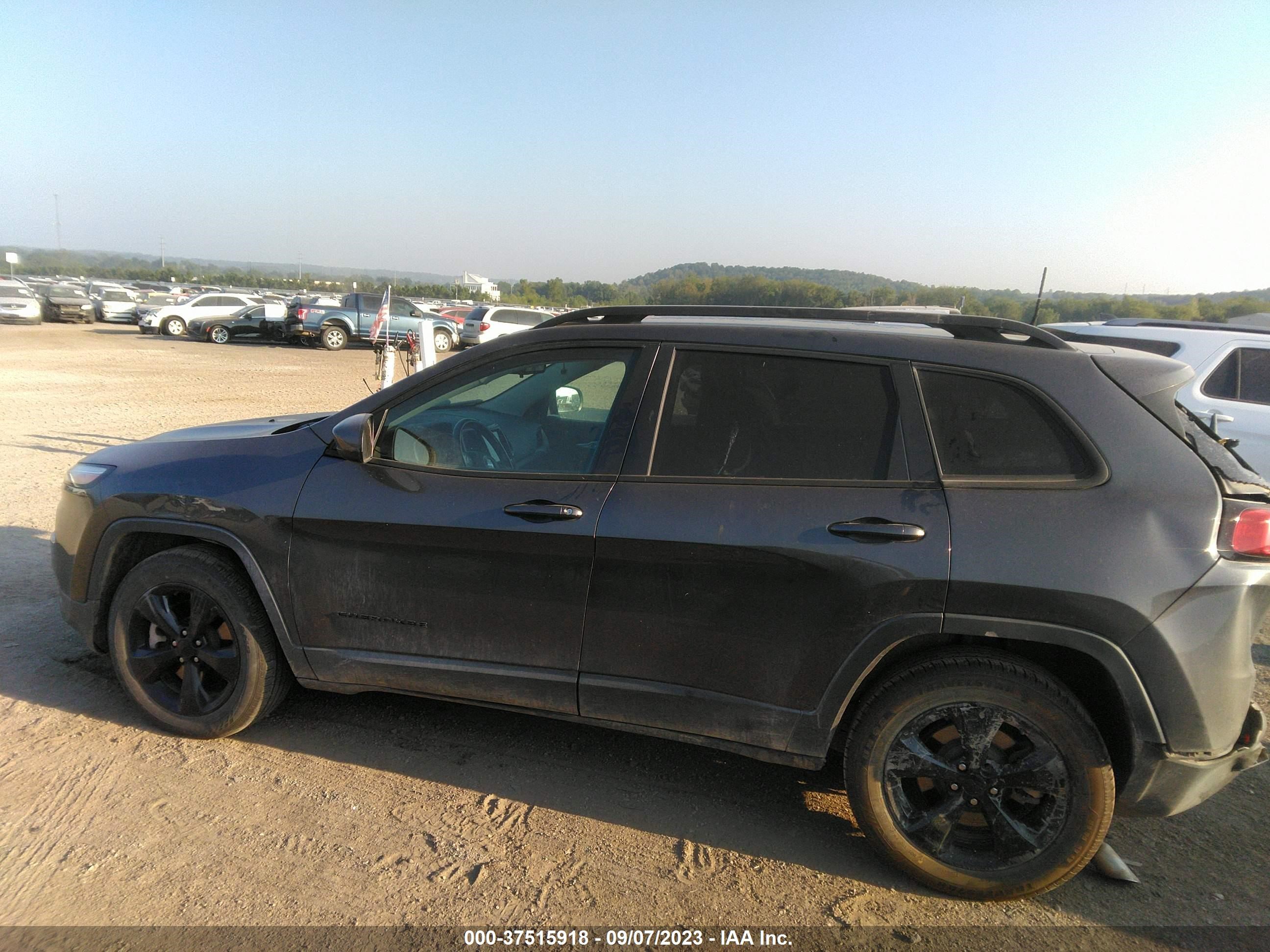 Photo 13 VIN: 1C4PJMCB9GW231082 - JEEP CHEROKEE 