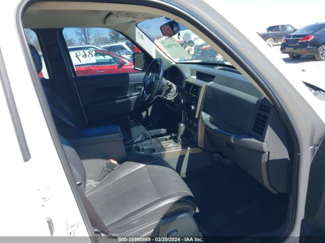 Photo 4 VIN: 1C4PJMCK5CW118210 - JEEP LIBERTY 