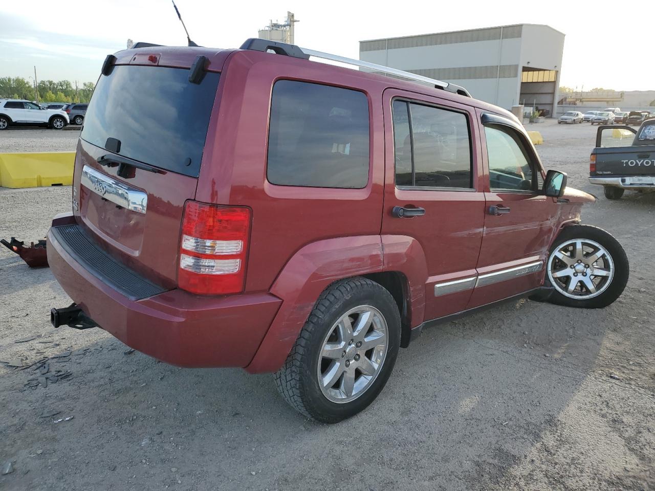 Photo 2 VIN: 1C4PJMCK5CW146718 - JEEP LIBERTY (NORTH AMERICA) 