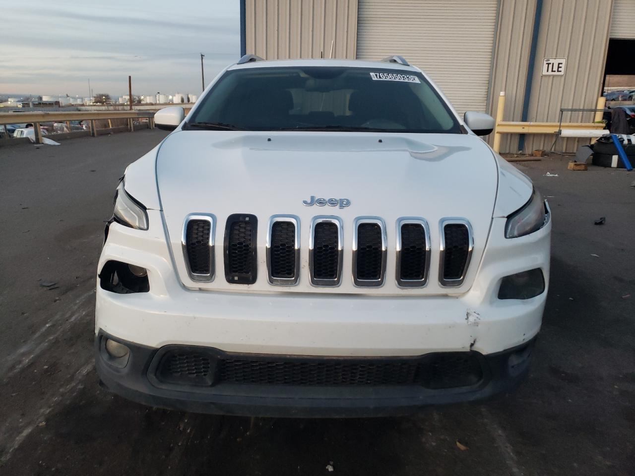 Photo 4 VIN: 1C4PJMCS0GW334424 - JEEP GRAND CHEROKEE 