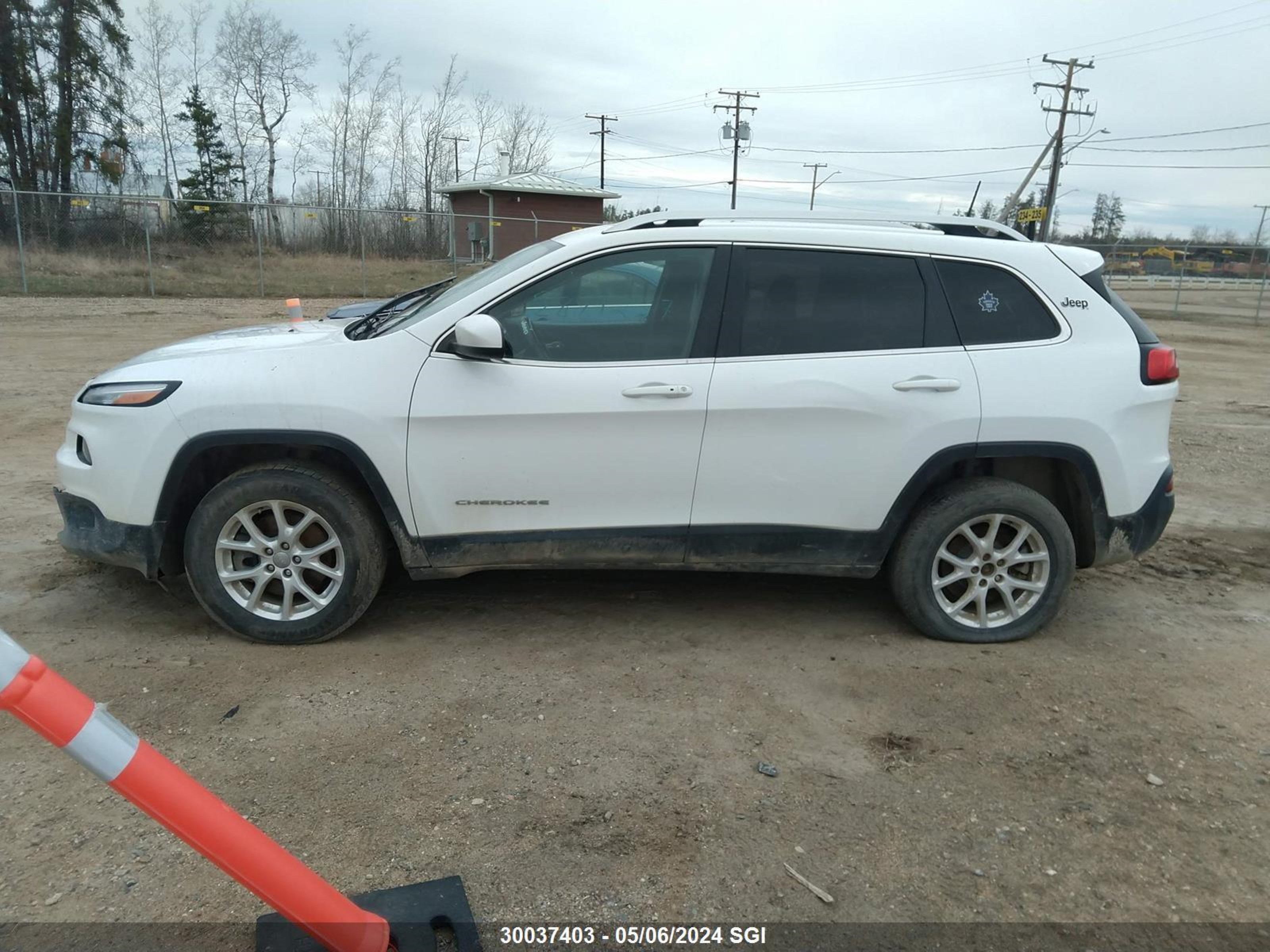 Photo 15 VIN: 1C4PJMCS1GW195288 - JEEP CHEROKEE 