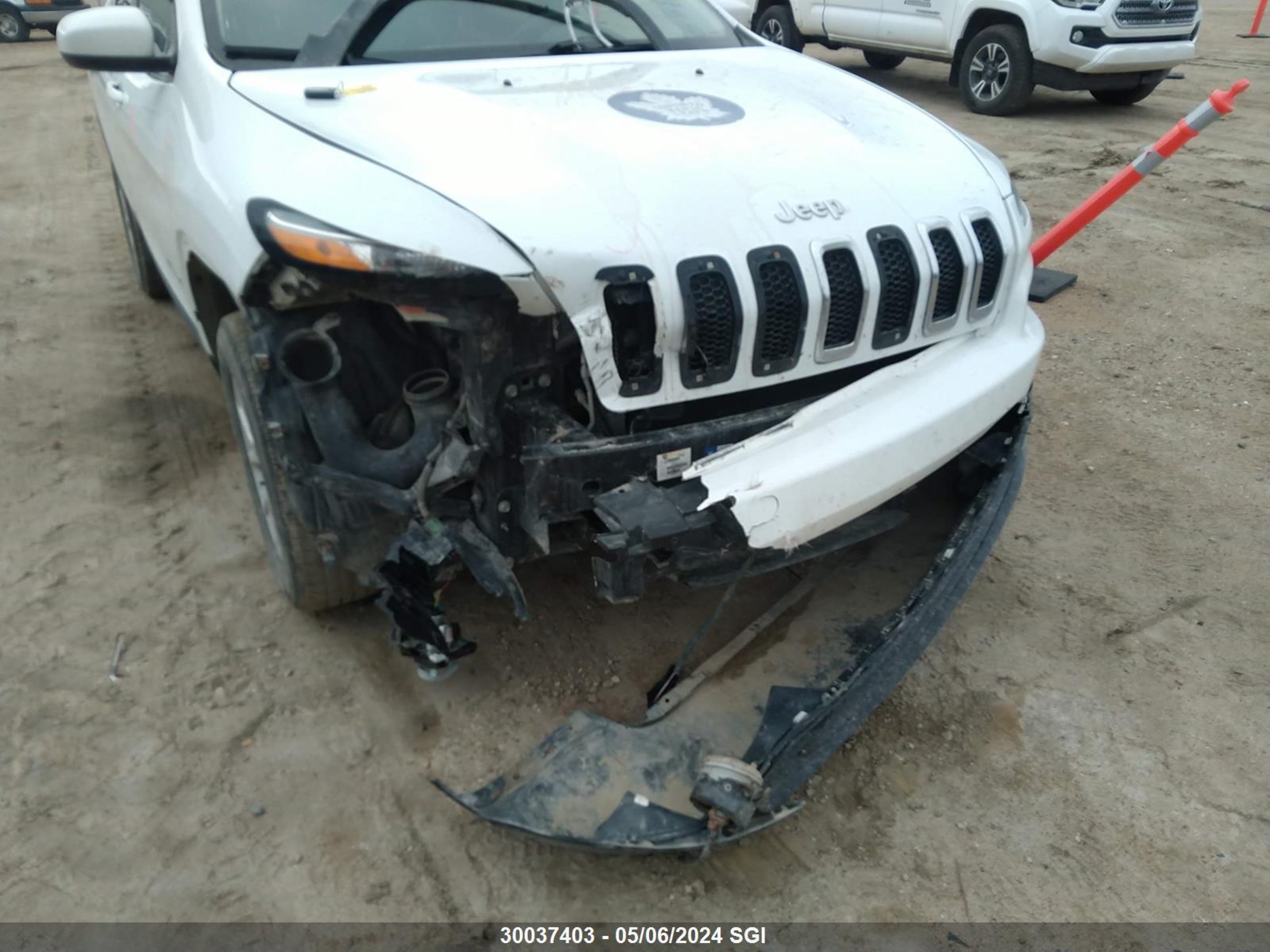 Photo 6 VIN: 1C4PJMCS1GW195288 - JEEP CHEROKEE 