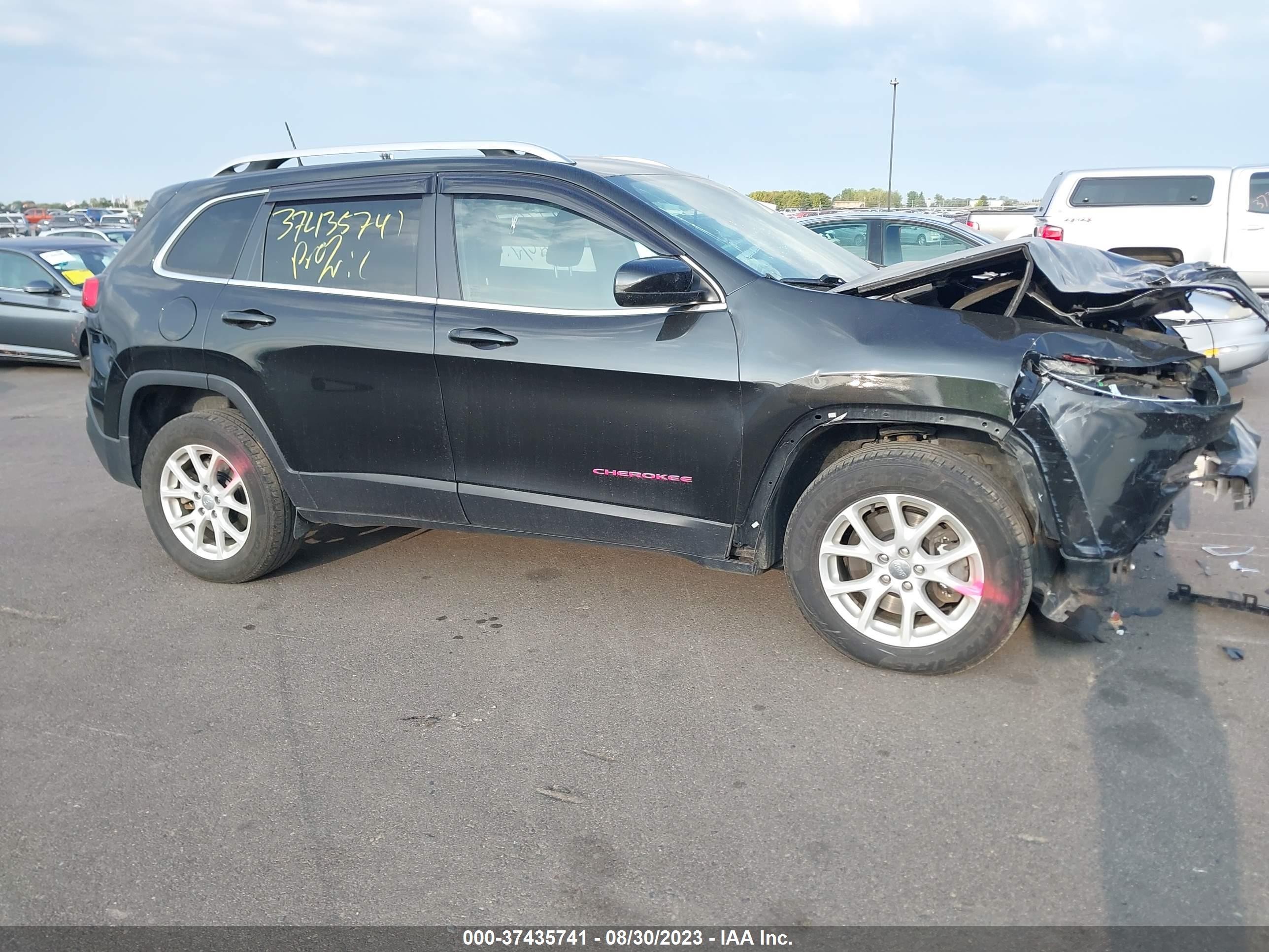 Photo 12 VIN: 1C4PJMCS1GW211392 - JEEP CHEROKEE 