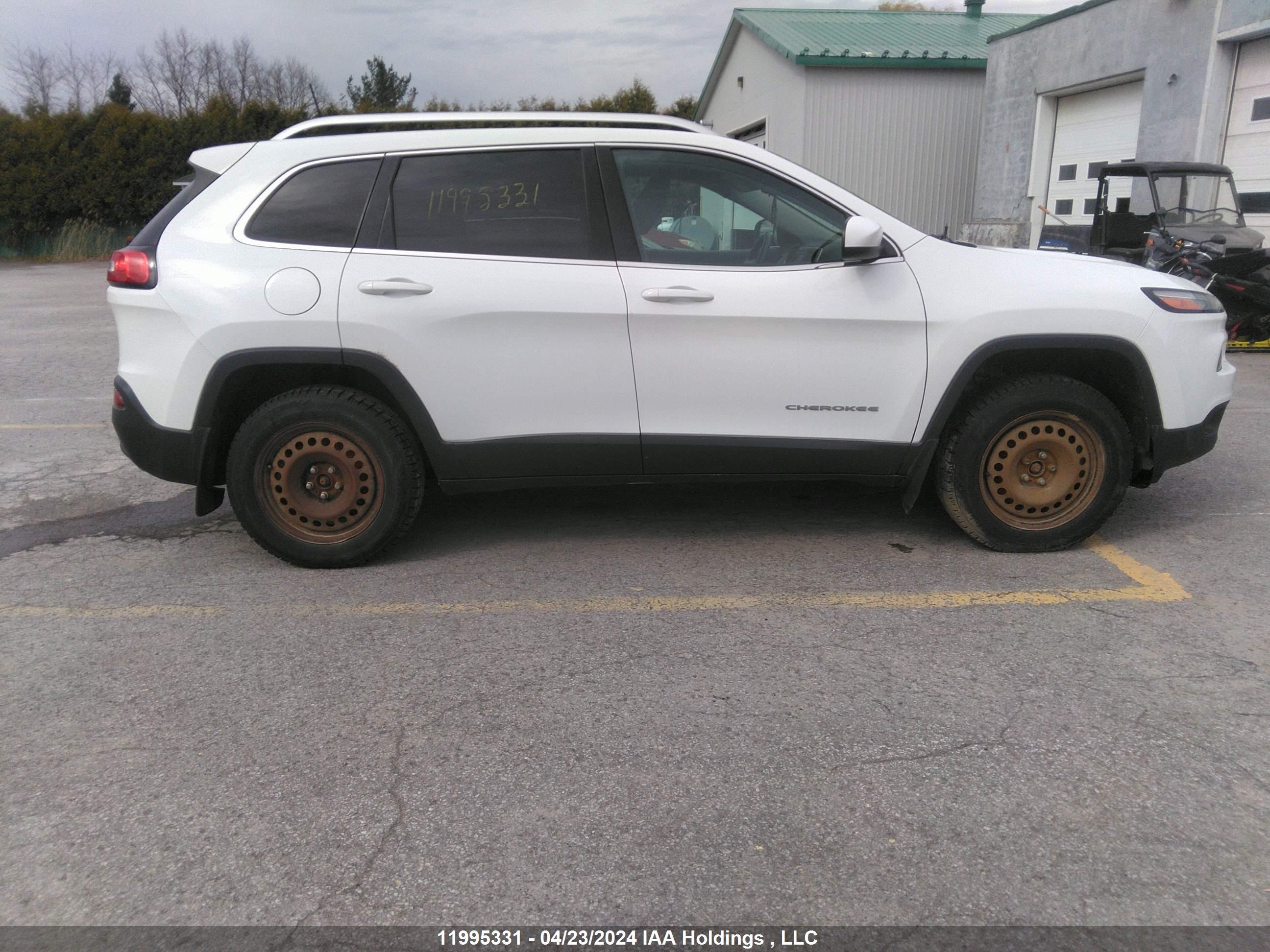 Photo 12 VIN: 1C4PJMCS1GW365665 - JEEP CHEROKEE 