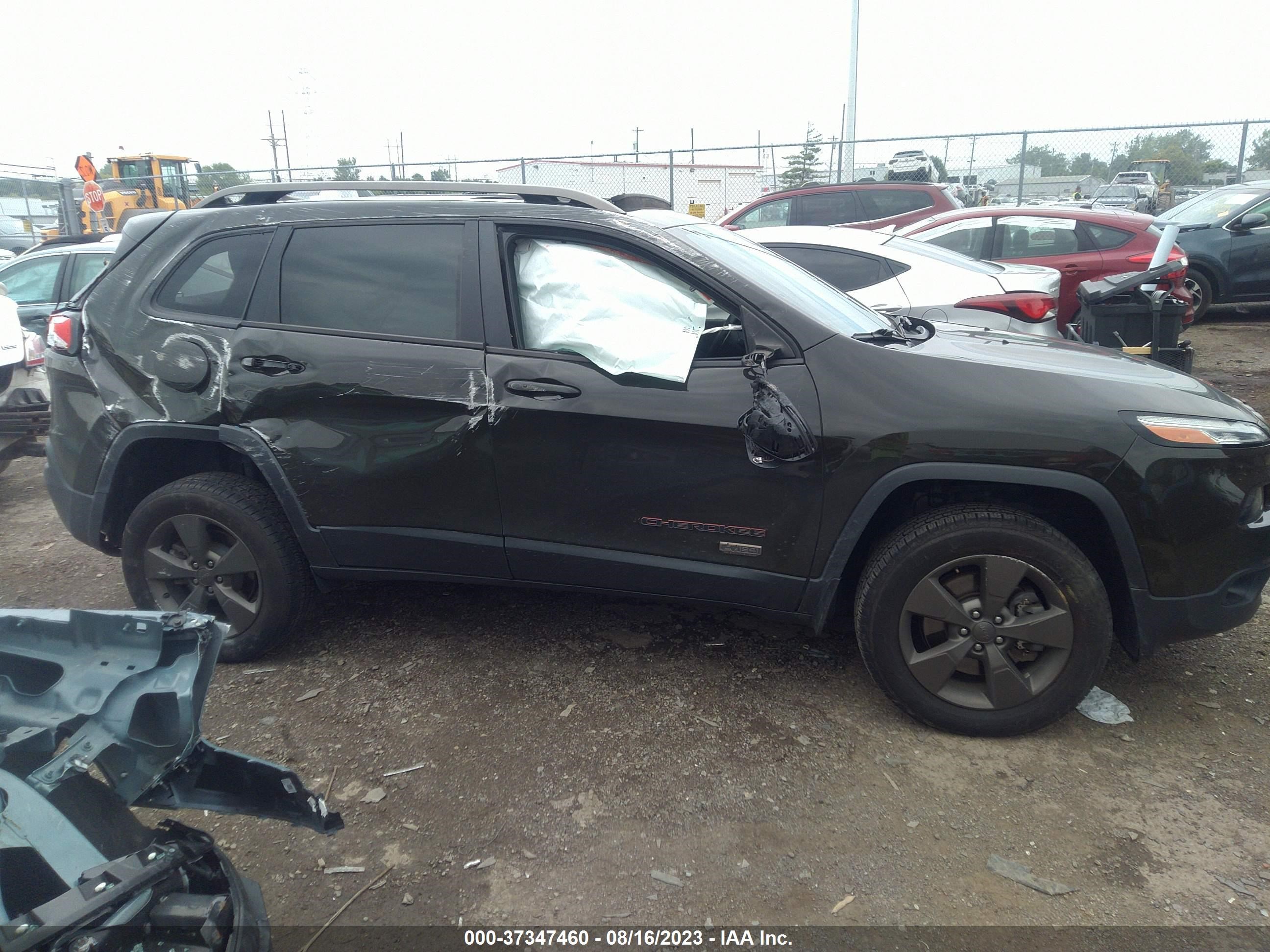 Photo 12 VIN: 1C4PJMCS1HW563308 - JEEP CHEROKEE 