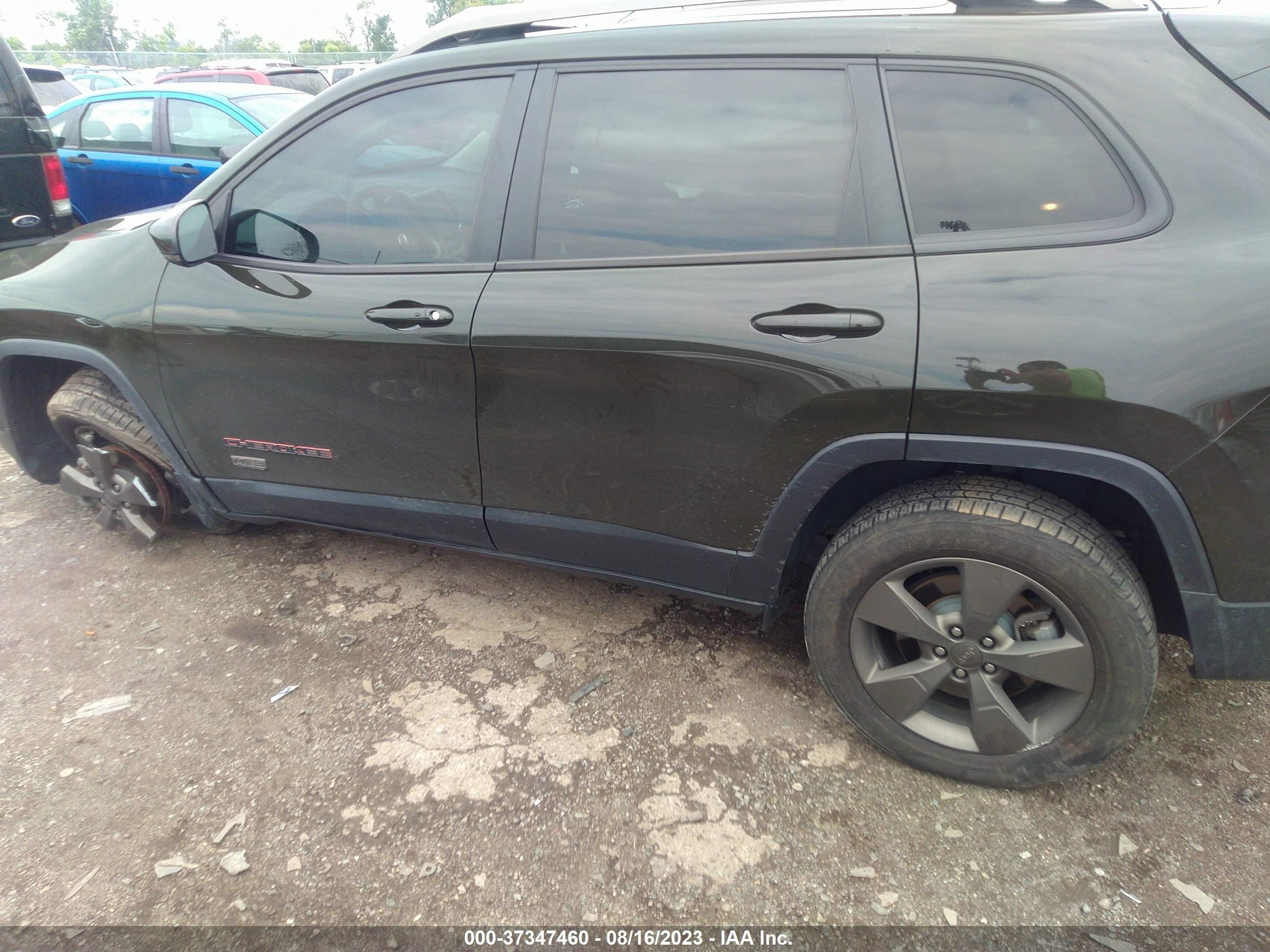 Photo 13 VIN: 1C4PJMCS1HW563308 - JEEP CHEROKEE 