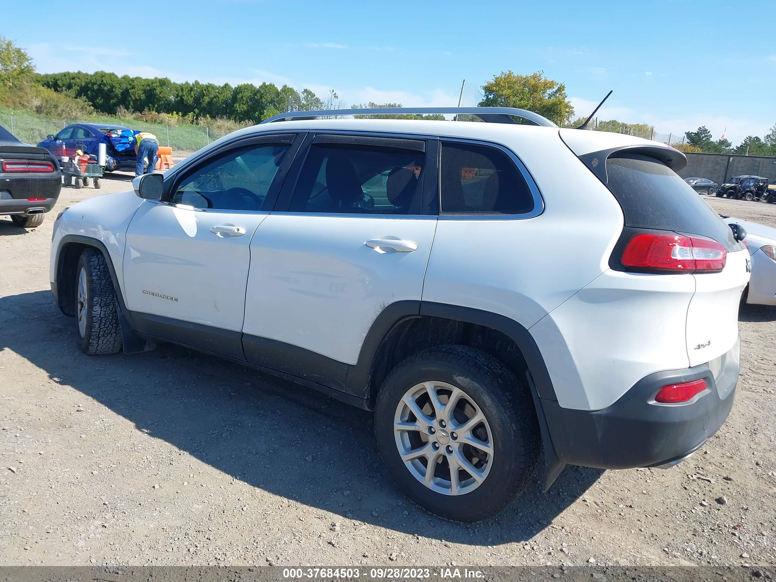 Photo 2 VIN: 1C4PJMCS3FW564781 - JEEP CHEROKEE 