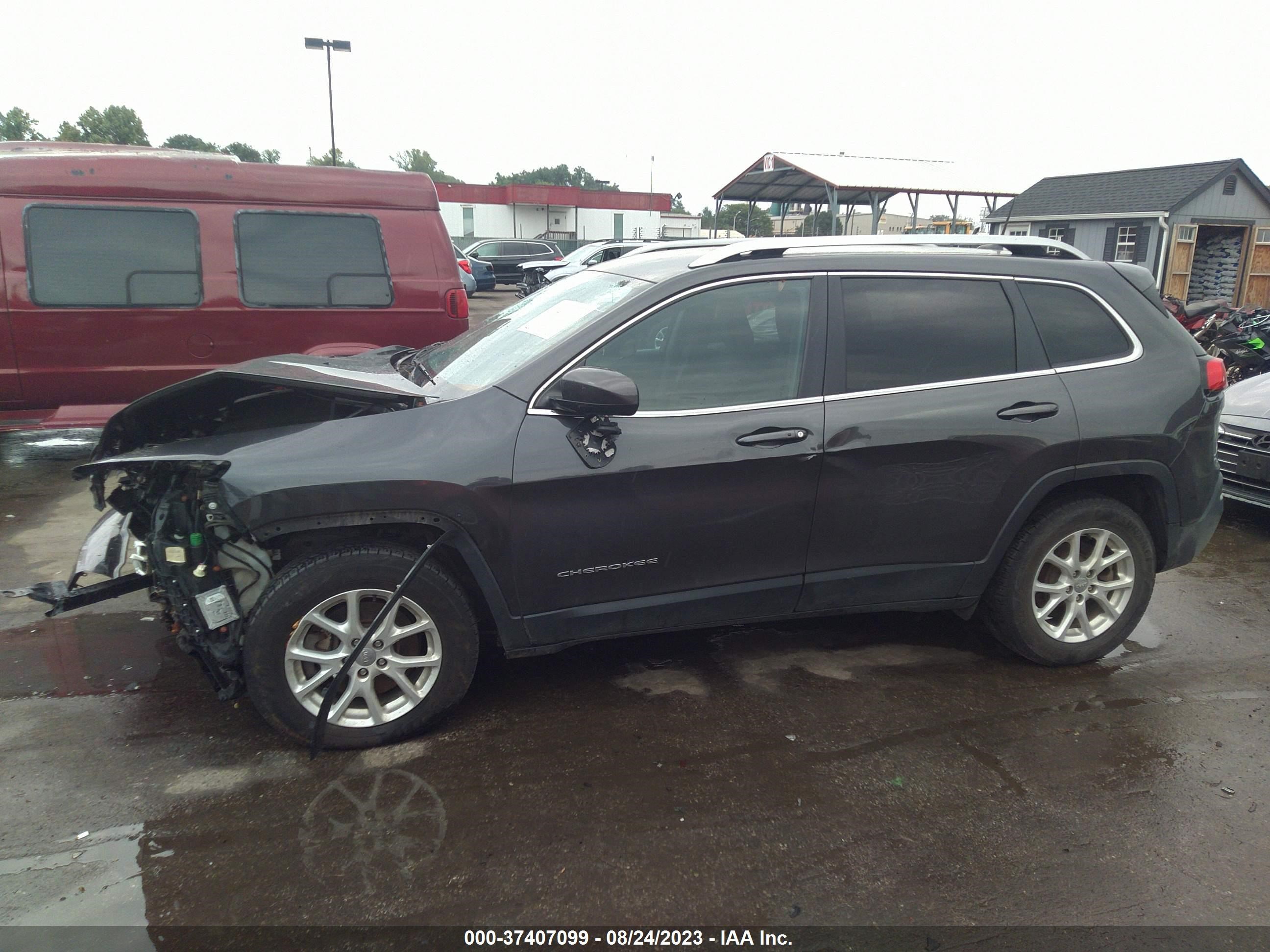 Photo 14 VIN: 1C4PJMCS3GW175608 - JEEP CHEROKEE 