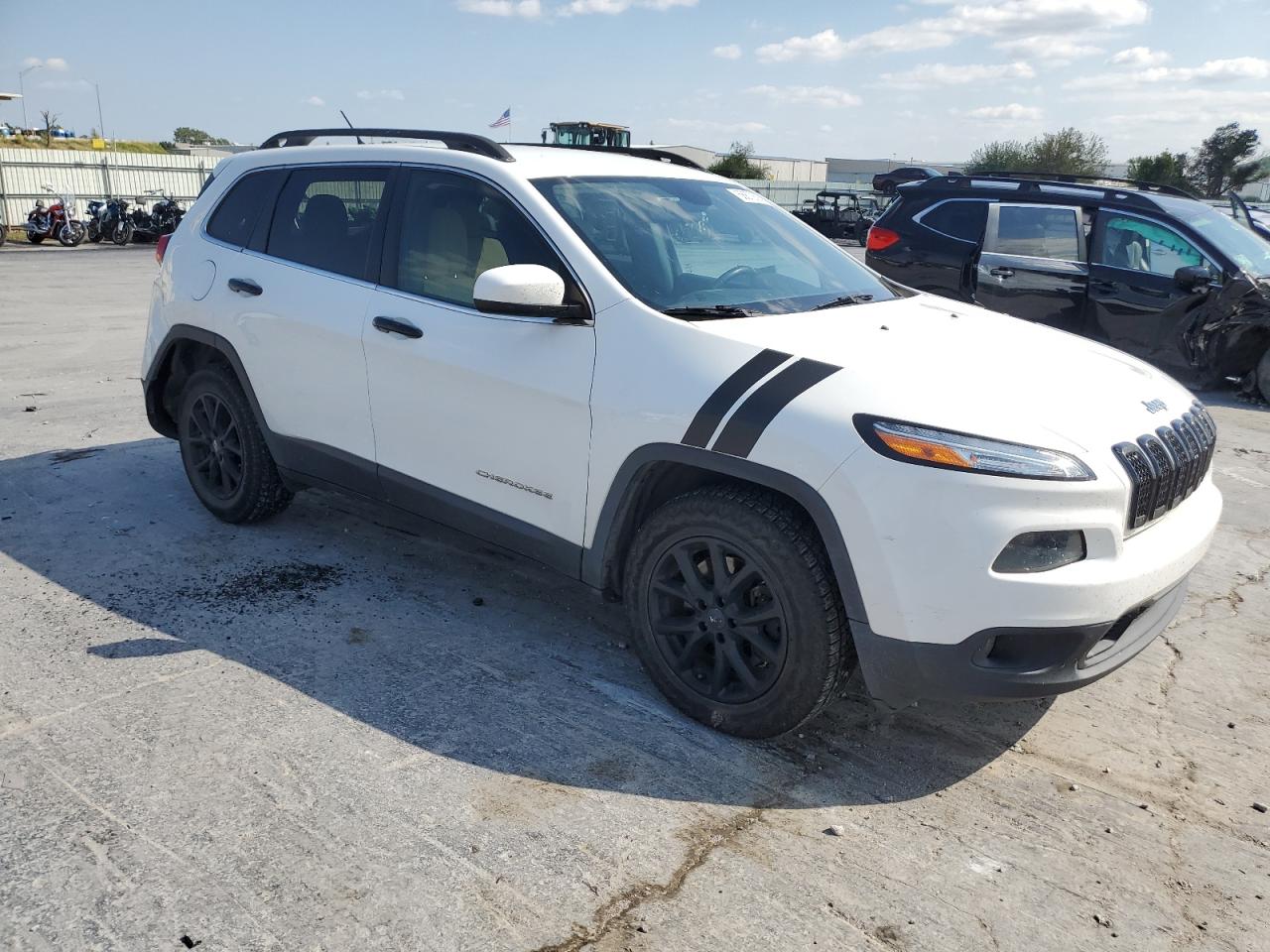 Photo 3 VIN: 1C4PJMCS3GW294775 - JEEP GRAND CHEROKEE 