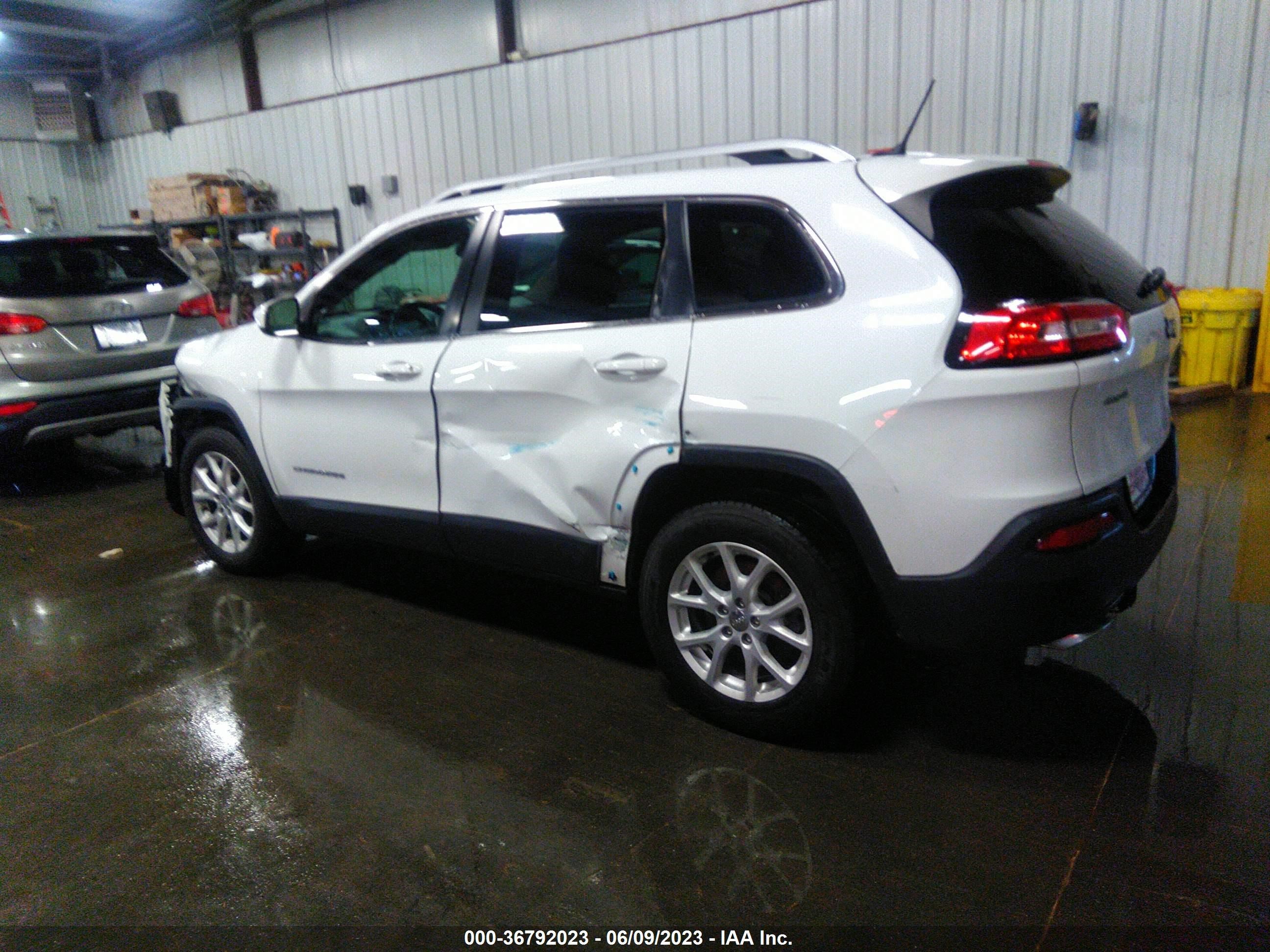 Photo 13 VIN: 1C4PJMCS4FW599605 - JEEP CHEROKEE 