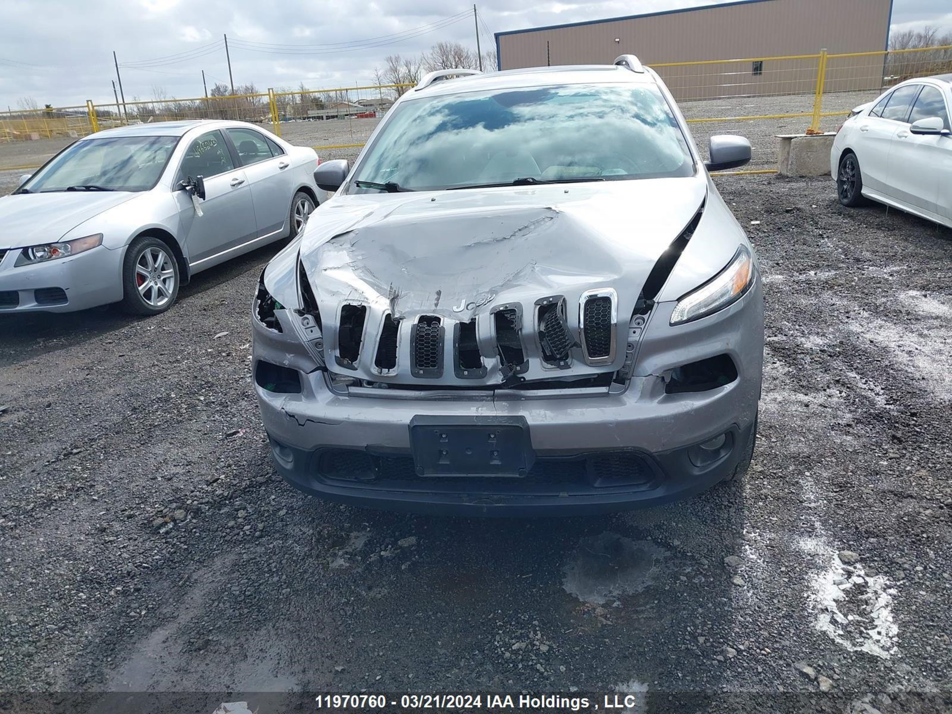 Photo 11 VIN: 1C4PJMCS7GW337224 - JEEP CHEROKEE 