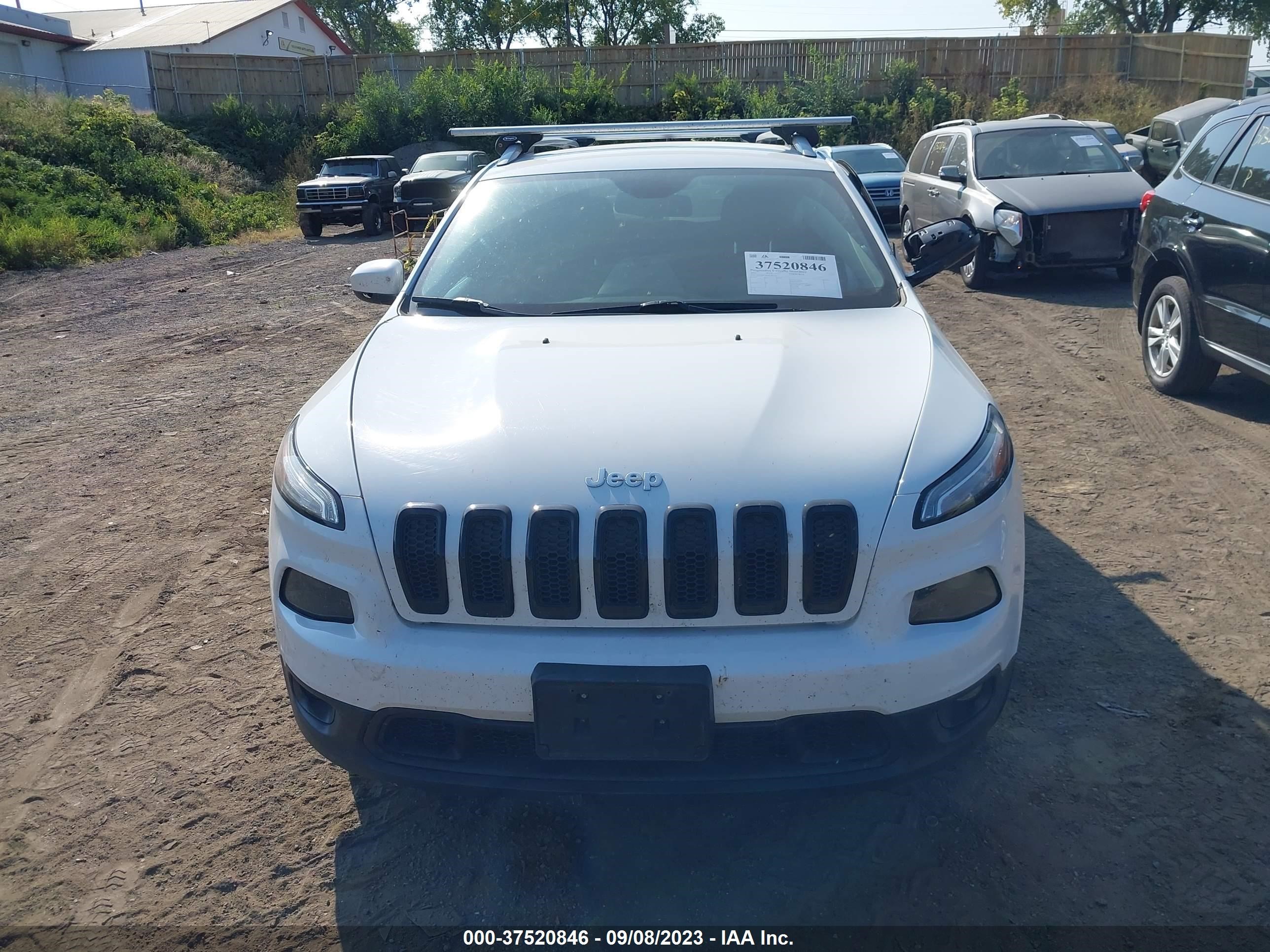 Photo 11 VIN: 1C4PJMCS8GW285778 - JEEP CHEROKEE 