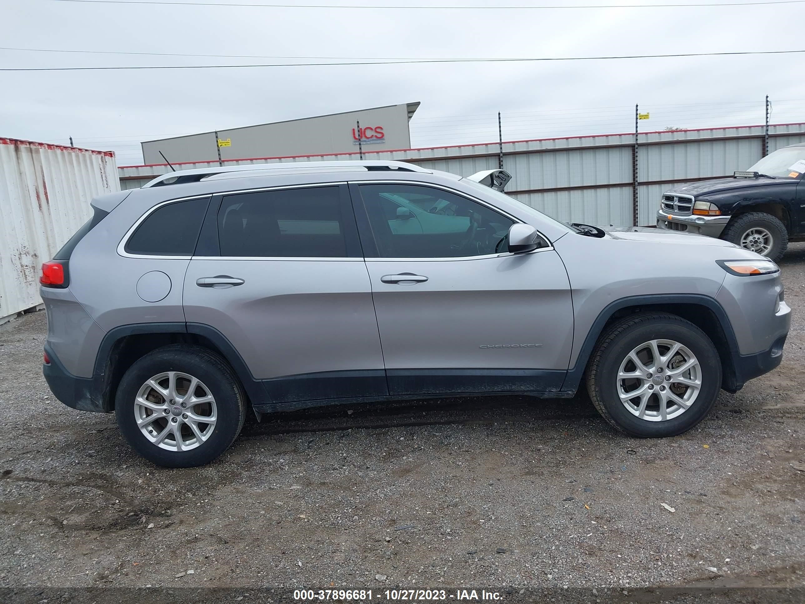 Photo 12 VIN: 1C4PJMCX1JD555612 - JEEP CHEROKEE 