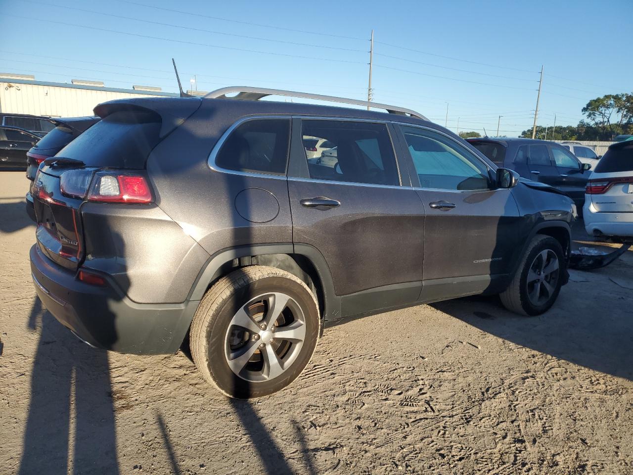 Photo 2 VIN: 1C4PJMDX2KD451131 - JEEP GRAND CHEROKEE 