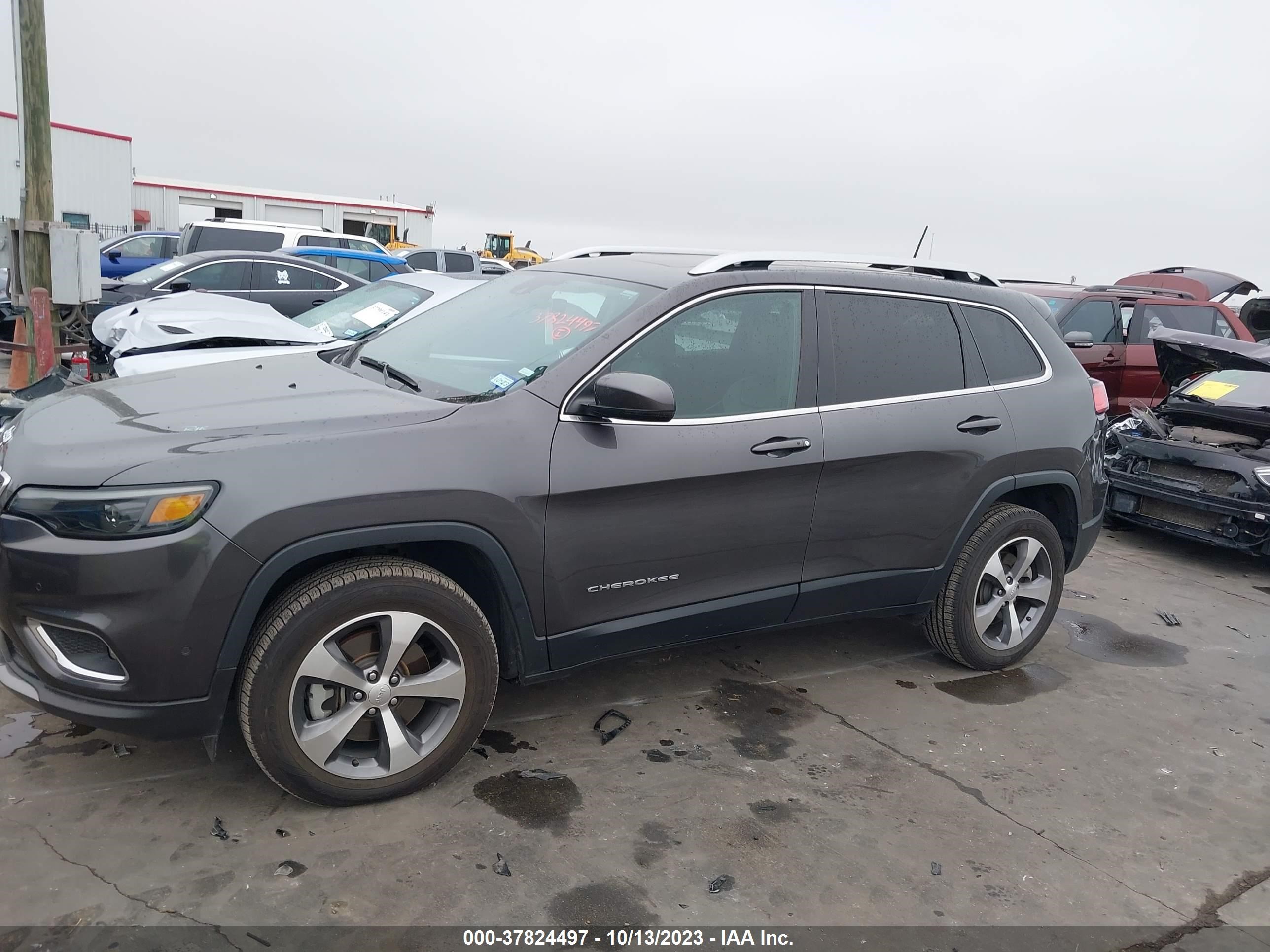 Photo 13 VIN: 1C4PJMDX3MD181118 - JEEP CHEROKEE 