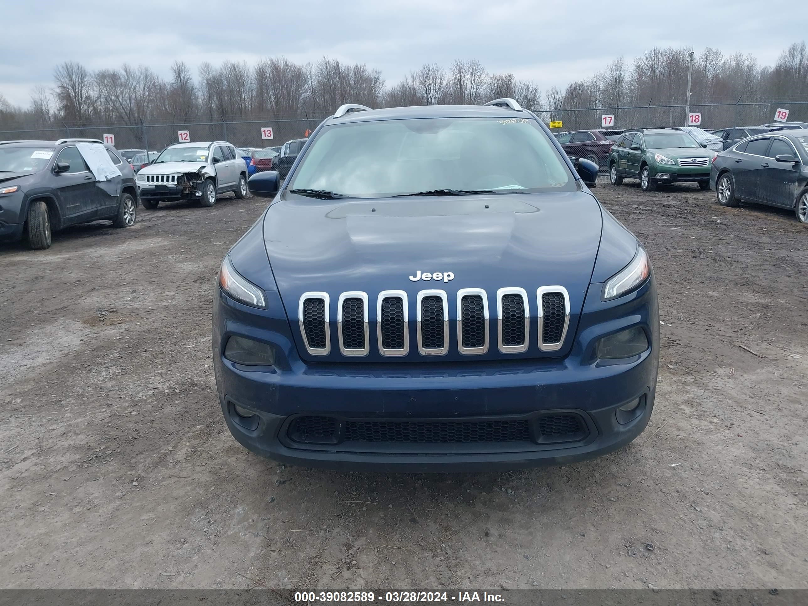 Photo 11 VIN: 1C4PJMLB9JD530607 - JEEP CHEROKEE 