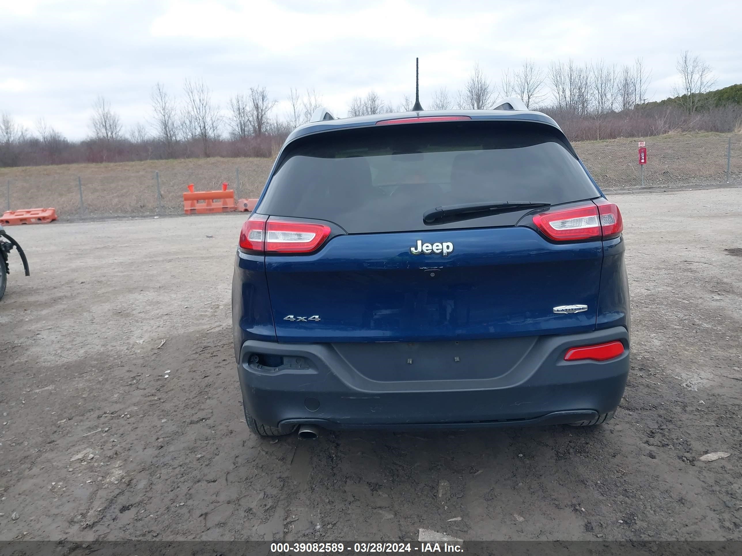 Photo 15 VIN: 1C4PJMLB9JD530607 - JEEP CHEROKEE 