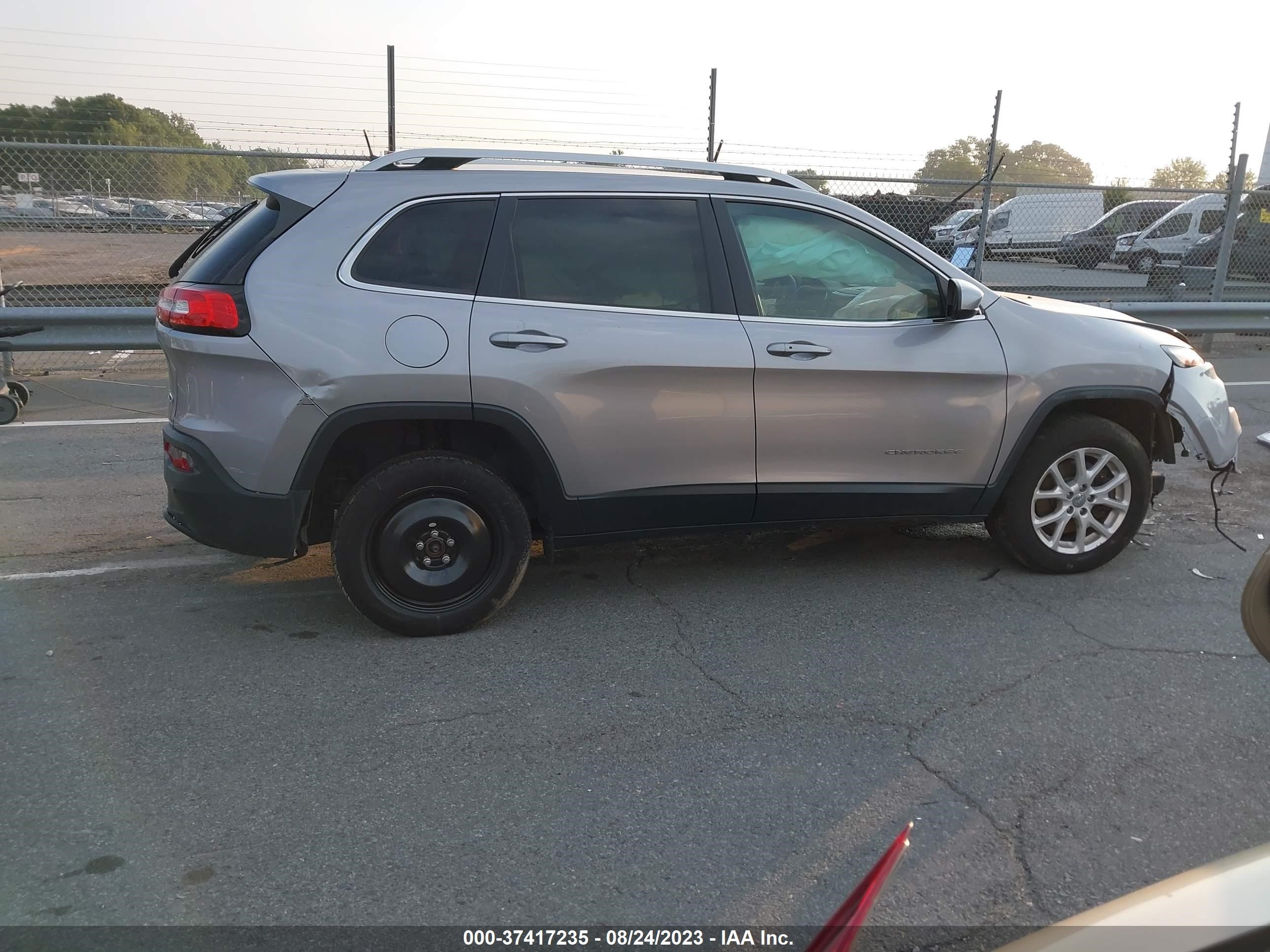 Photo 12 VIN: 1C4PJMLX8JD588770 - JEEP CHEROKEE 