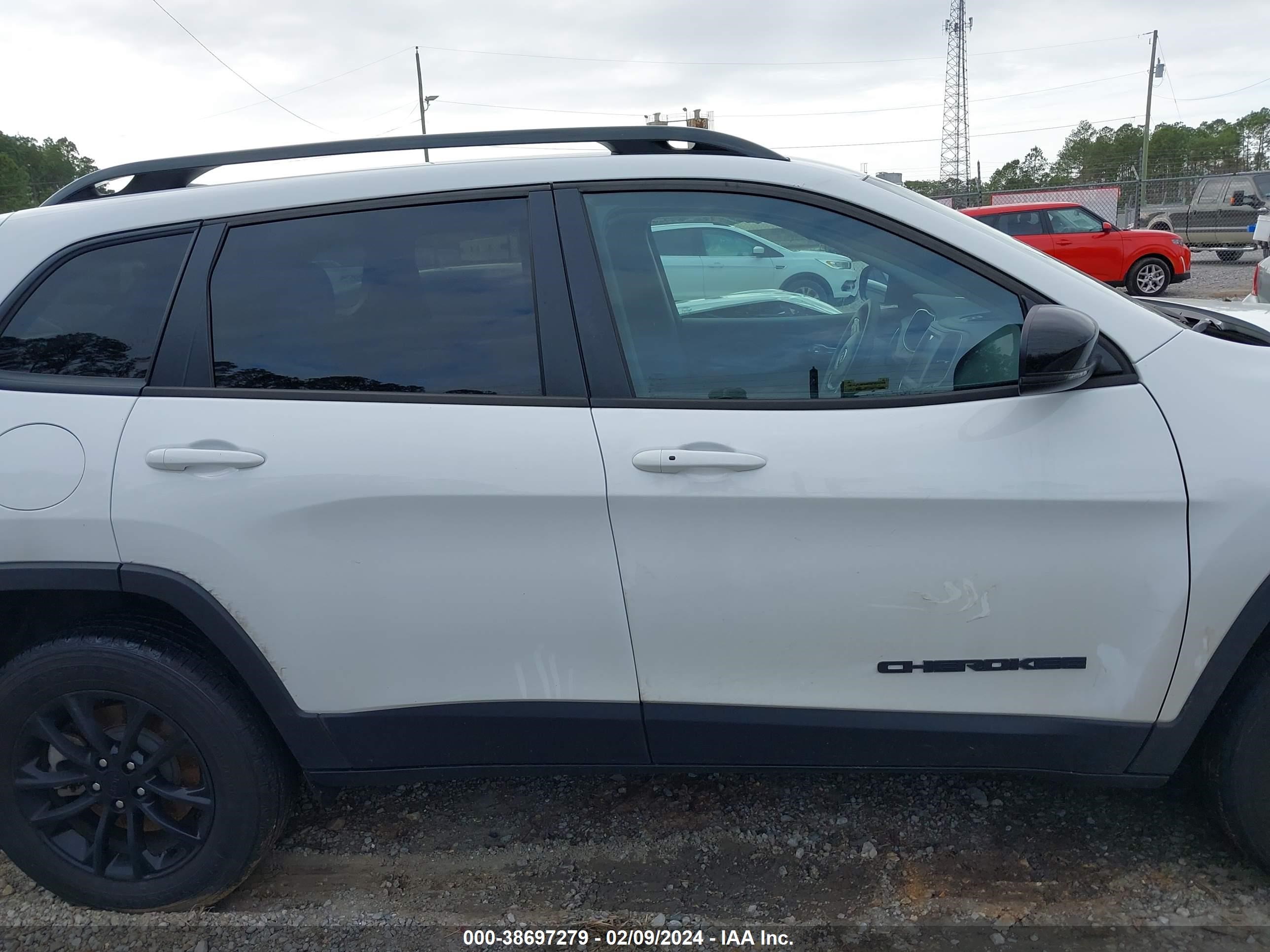 Photo 12 VIN: 1C4PJMMB0PD111486 - JEEP CHEROKEE 