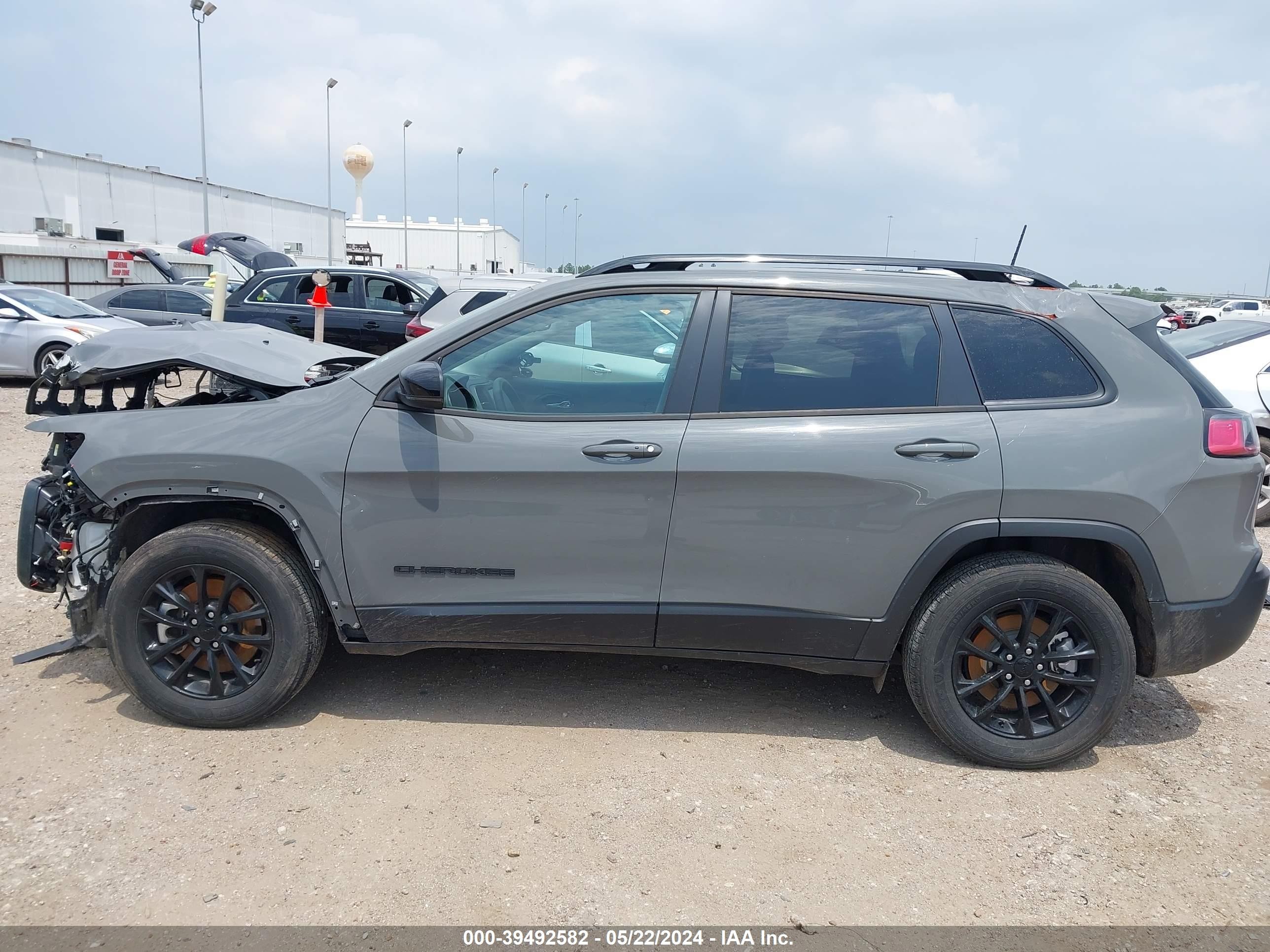 Photo 14 VIN: 1C4PJMMB0PD111682 - JEEP CHEROKEE 