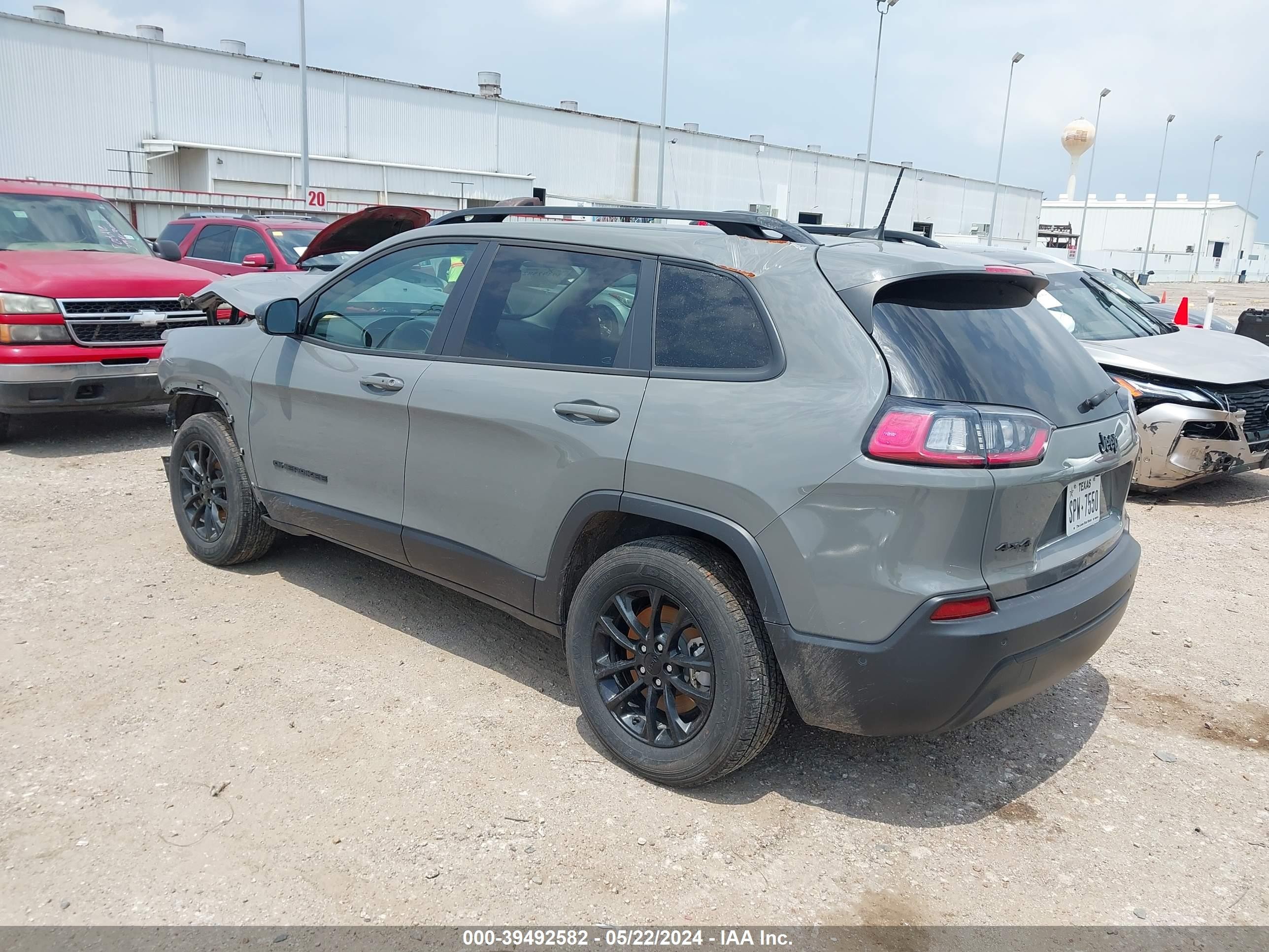 Photo 2 VIN: 1C4PJMMB0PD111682 - JEEP CHEROKEE 