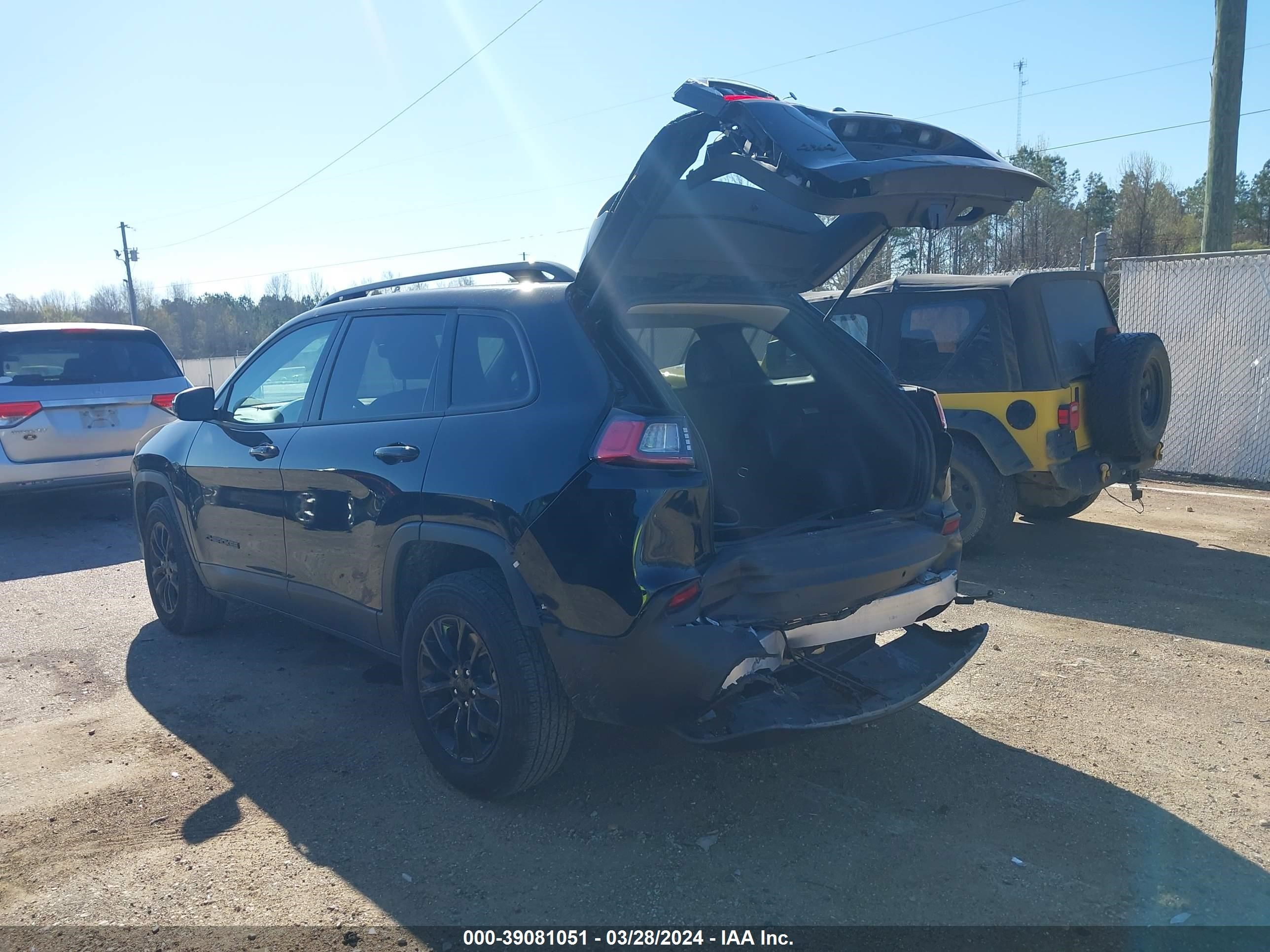 Photo 2 VIN: 1C4PJMMB1PD115580 - JEEP CHEROKEE 