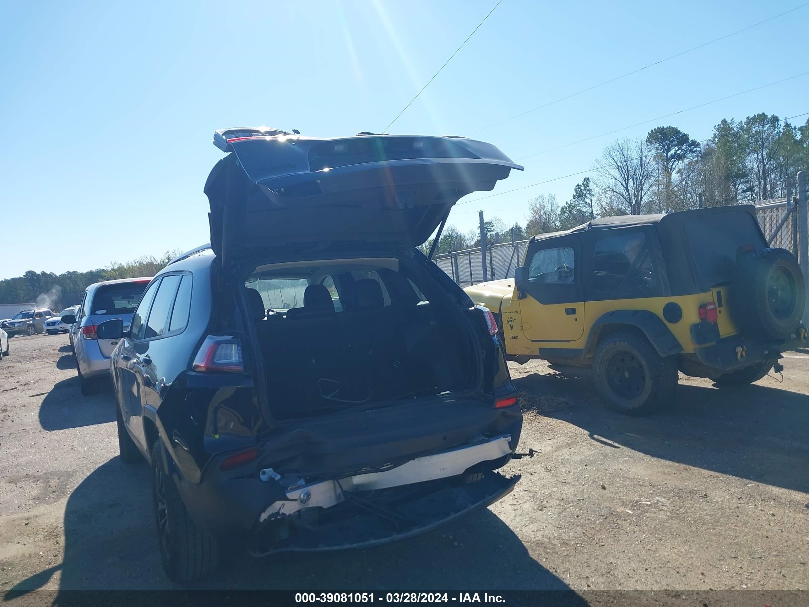 Photo 5 VIN: 1C4PJMMB1PD115580 - JEEP CHEROKEE 