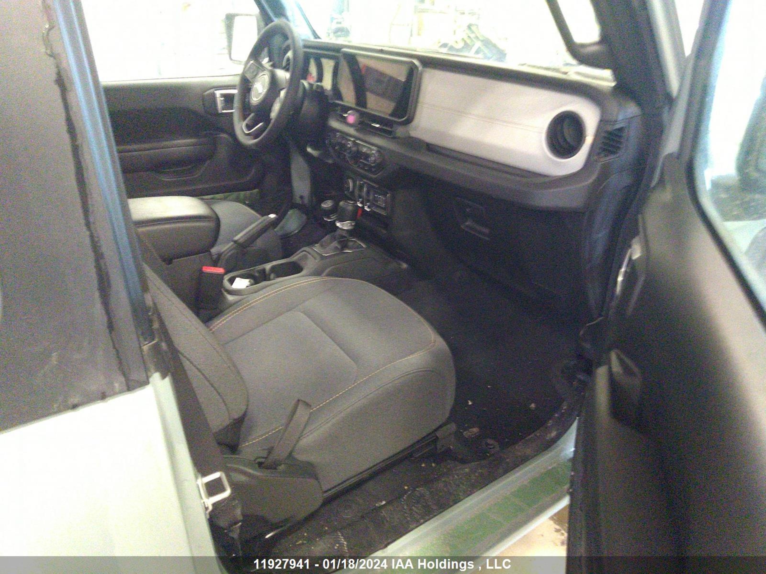 Photo 4 VIN: 1C4PJXAN3RW119962 - JEEP WRANGLER 