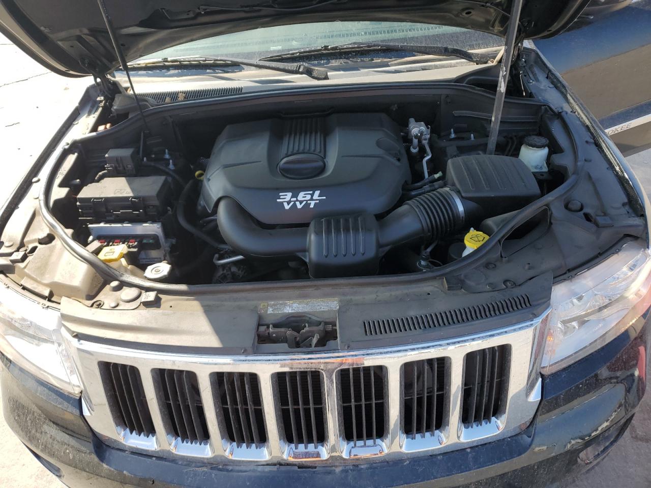 Photo 11 VIN: 1C4RJEAG0DC650836 - JEEP GRAND CHEROKEE 