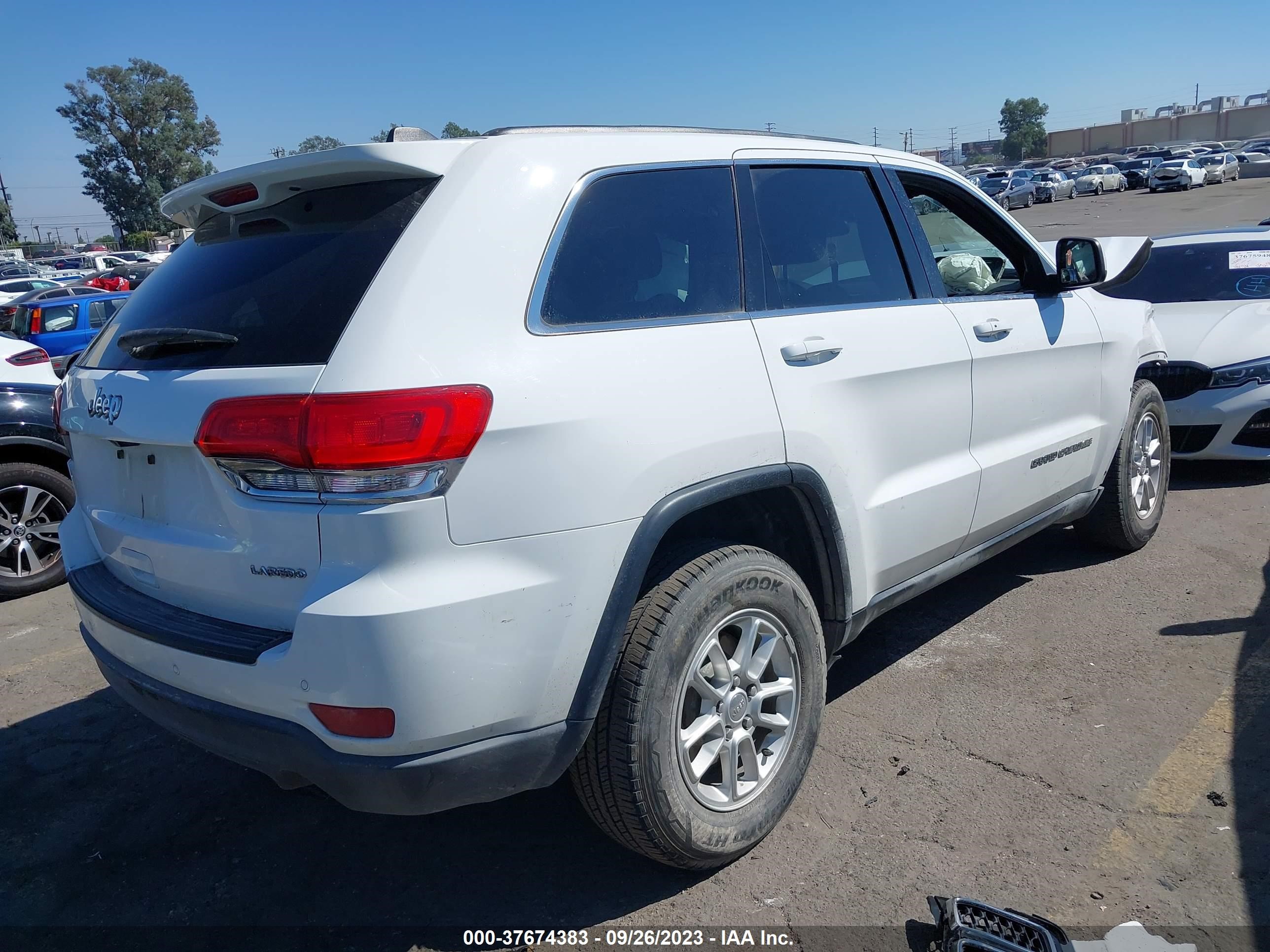 Photo 3 VIN: 1C4RJEAG2JC289010 - JEEP GRAND CHEROKEE 