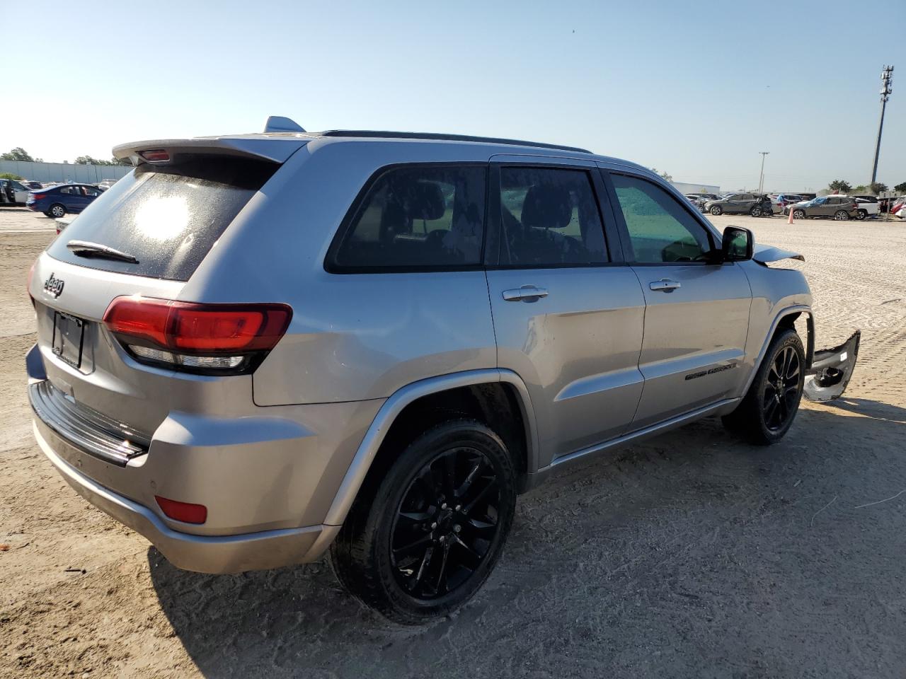 Photo 2 VIN: 1C4RJEAG5JC182078 - JEEP GRAND CHEROKEE 