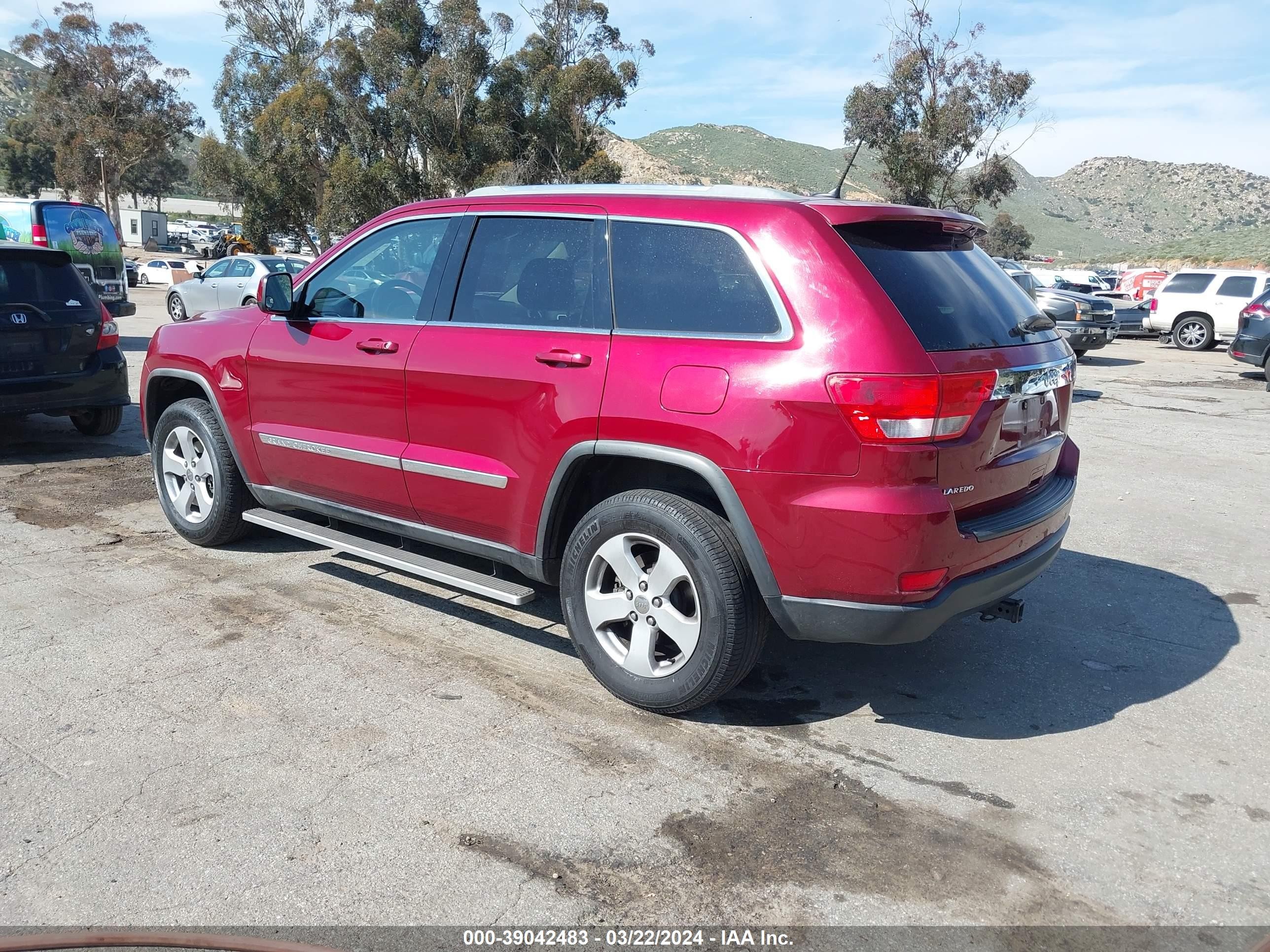 Photo 2 VIN: 1C4RJEAG6CC142613 - JEEP GRAND CHEROKEE 