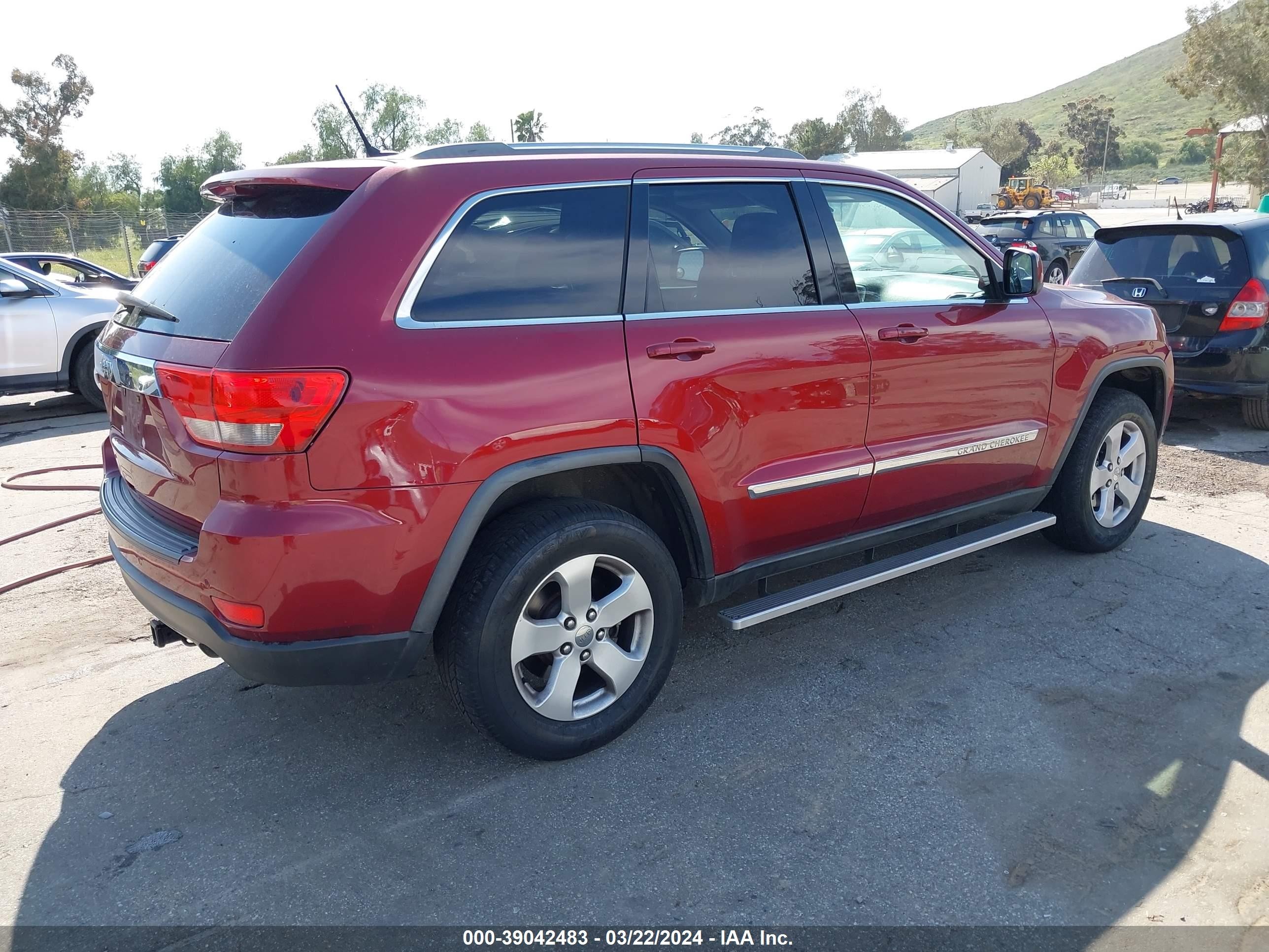 Photo 3 VIN: 1C4RJEAG6CC142613 - JEEP GRAND CHEROKEE 