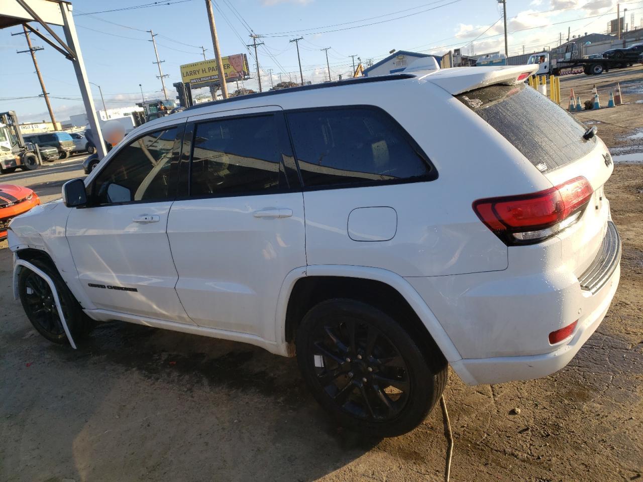 Photo 1 VIN: 1C4RJEAGXJC392563 - JEEP GRAND CHEROKEE 