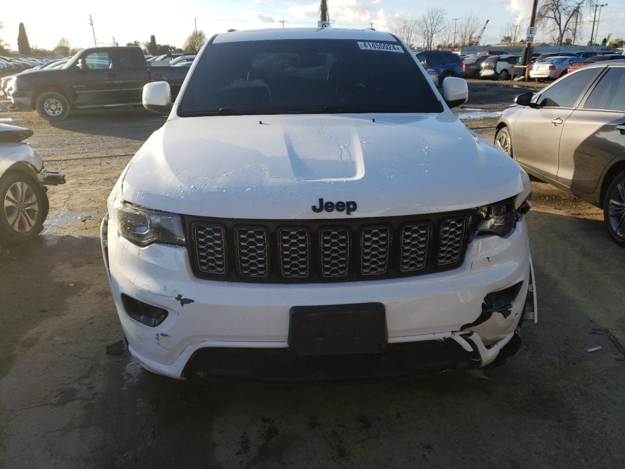 Photo 4 VIN: 1C4RJEAGXJC392563 - JEEP GRAND CHEROKEE 