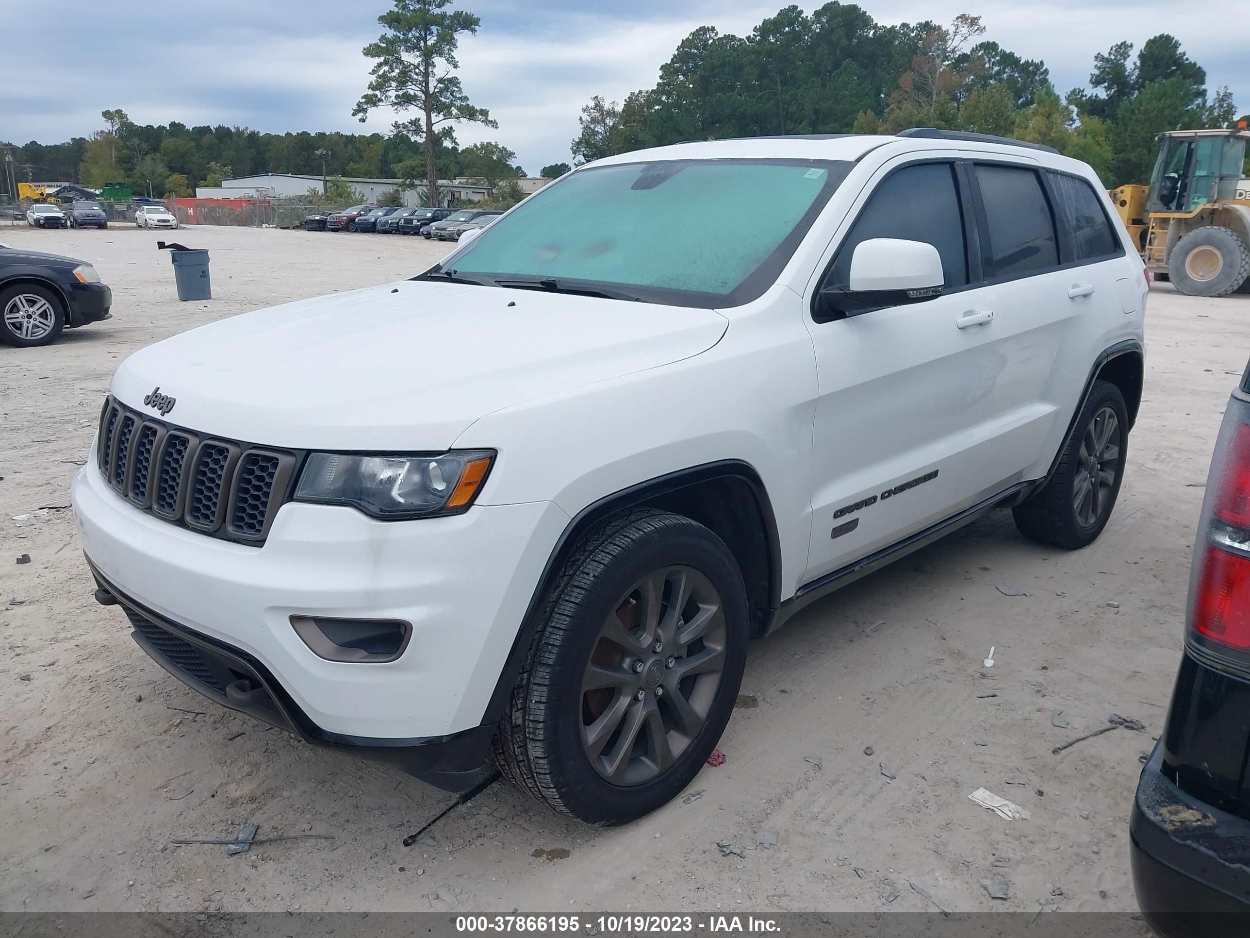 Photo 1 VIN: 1C4RJEBG4GC392517 - JEEP GRAND CHEROKEE 