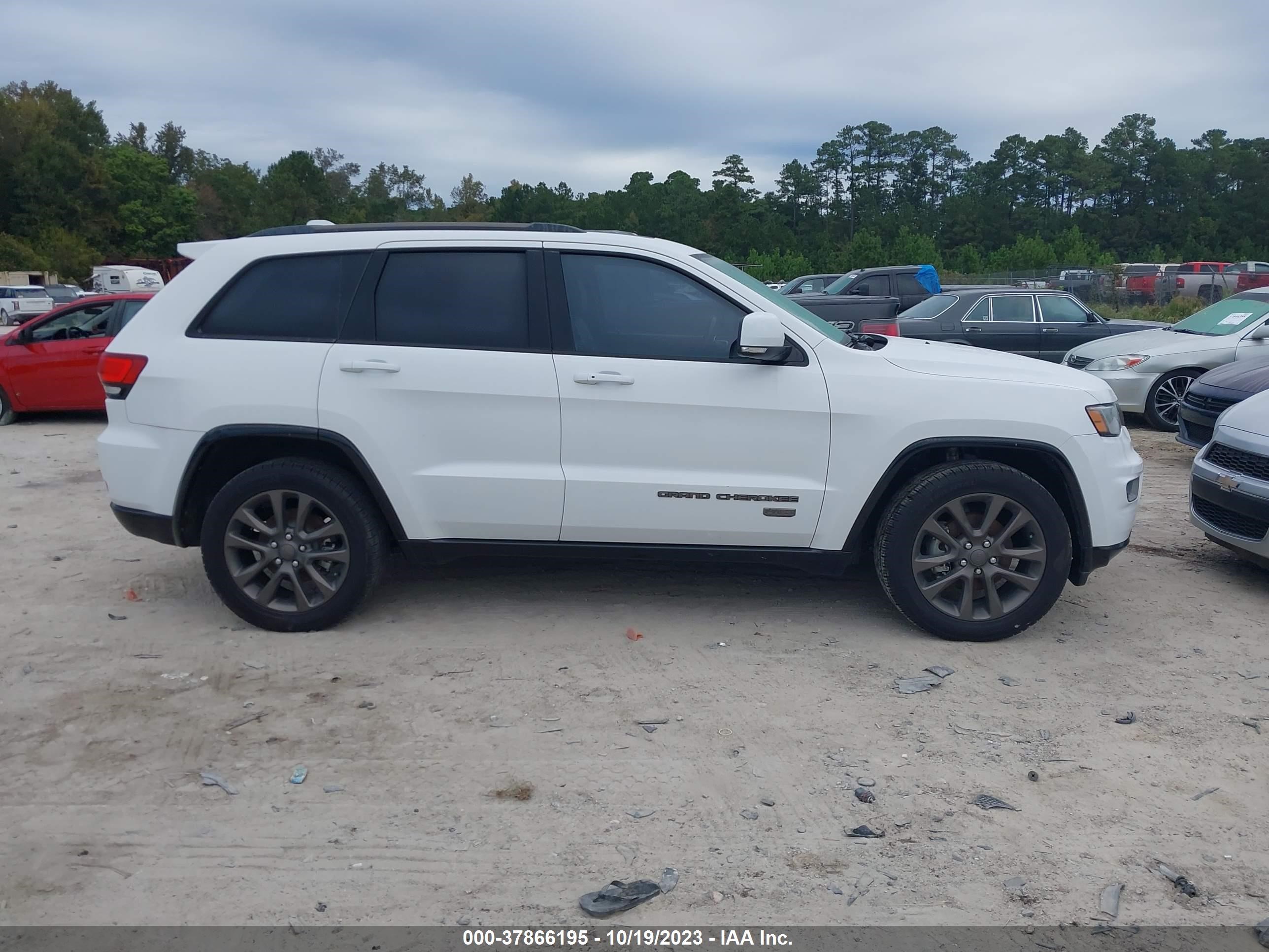 Photo 12 VIN: 1C4RJEBG4GC392517 - JEEP GRAND CHEROKEE 