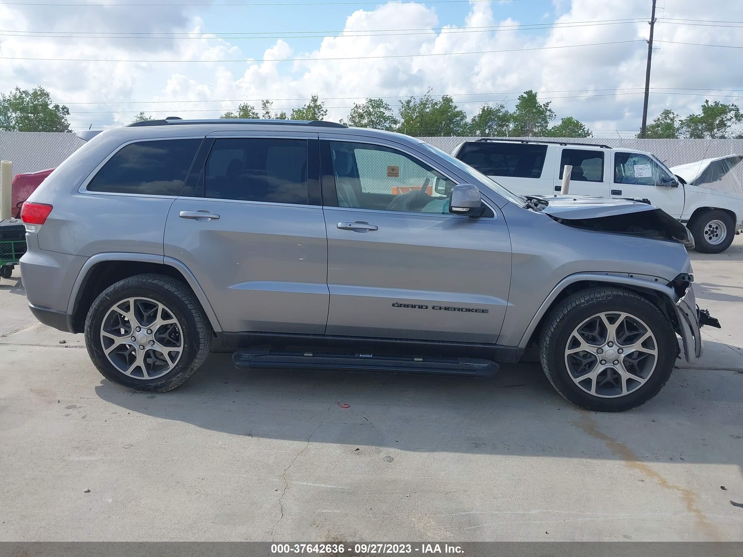 Photo 13 VIN: 1C4RJEBG8JC231059 - JEEP GRAND CHEROKEE 