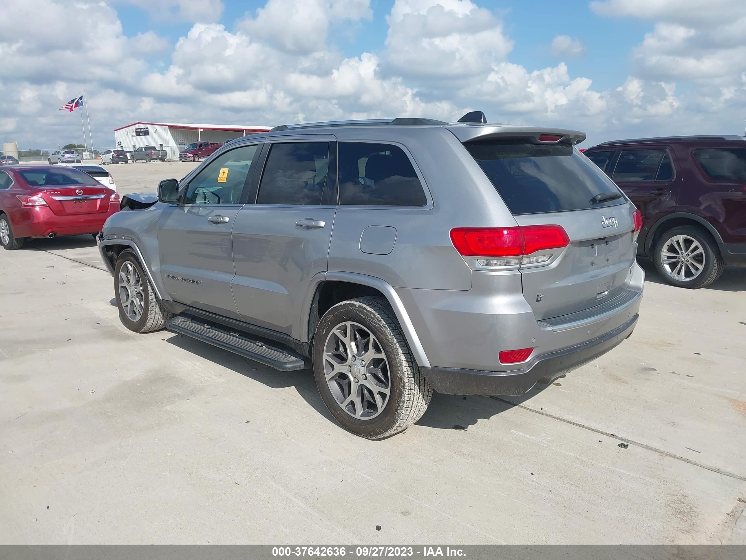 Photo 2 VIN: 1C4RJEBG8JC231059 - JEEP GRAND CHEROKEE 