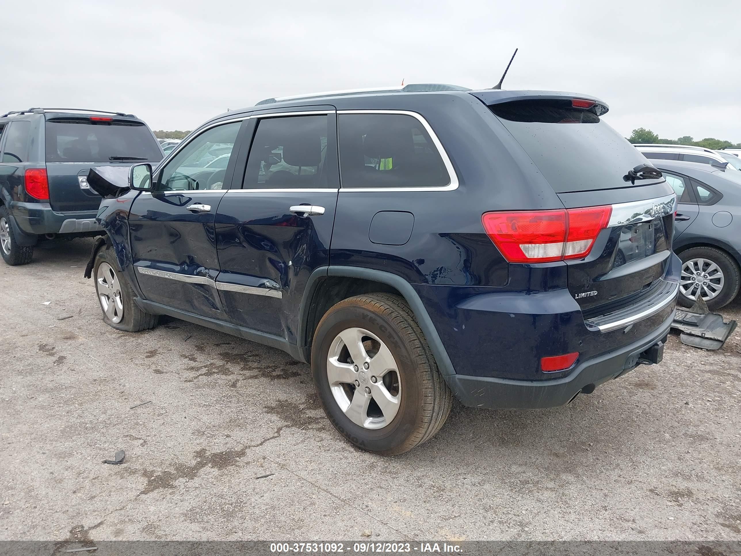 Photo 2 VIN: 1C4RJEBT8CC260495 - JEEP GRAND CHEROKEE 