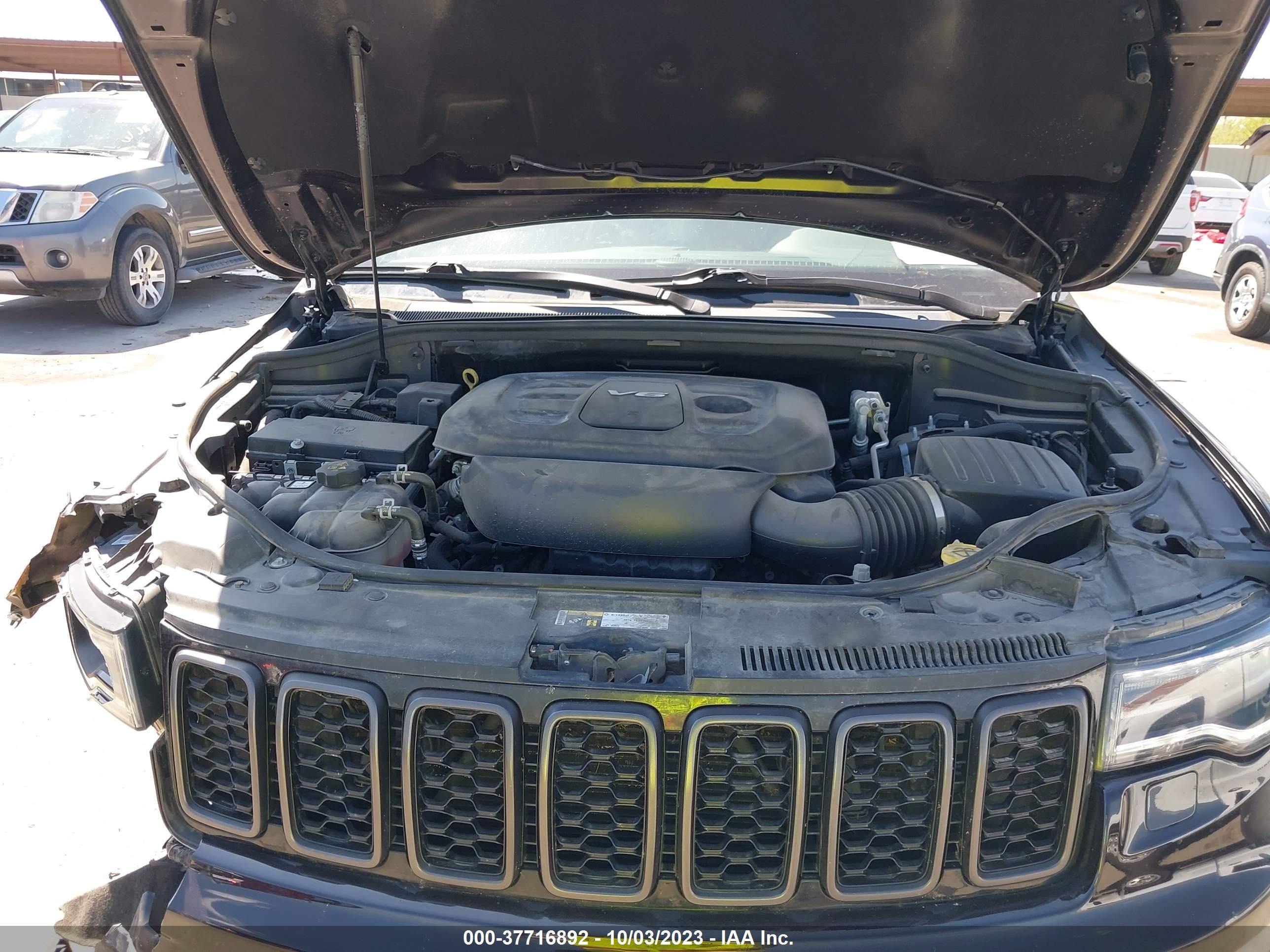 Photo 9 VIN: 1C4RJECG8JC323027 - JEEP GRAND CHEROKEE 