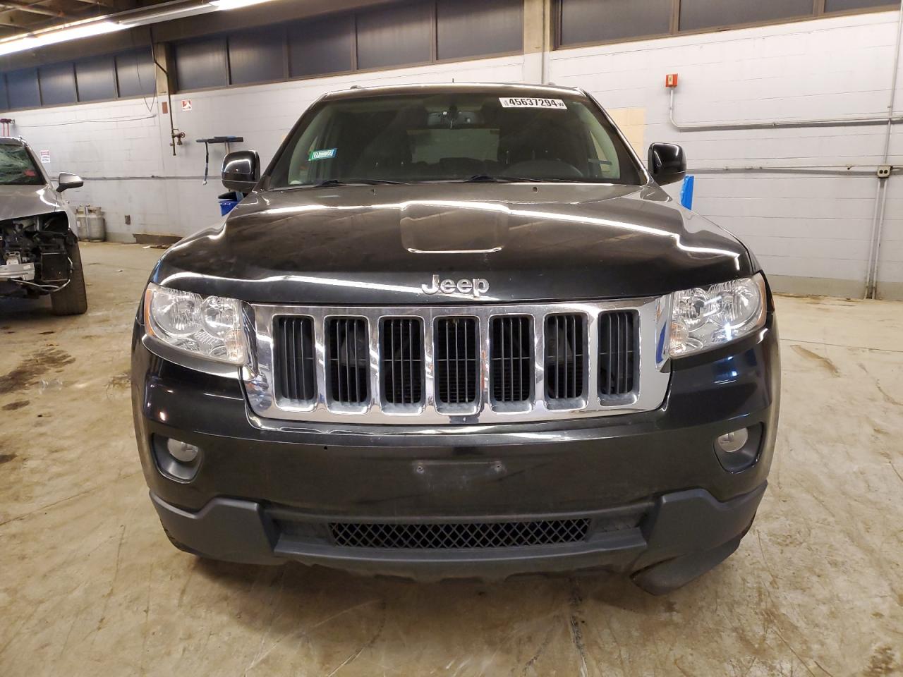 Photo 4 VIN: 1C4RJFAG0CC255513 - JEEP GRAND CHEROKEE 