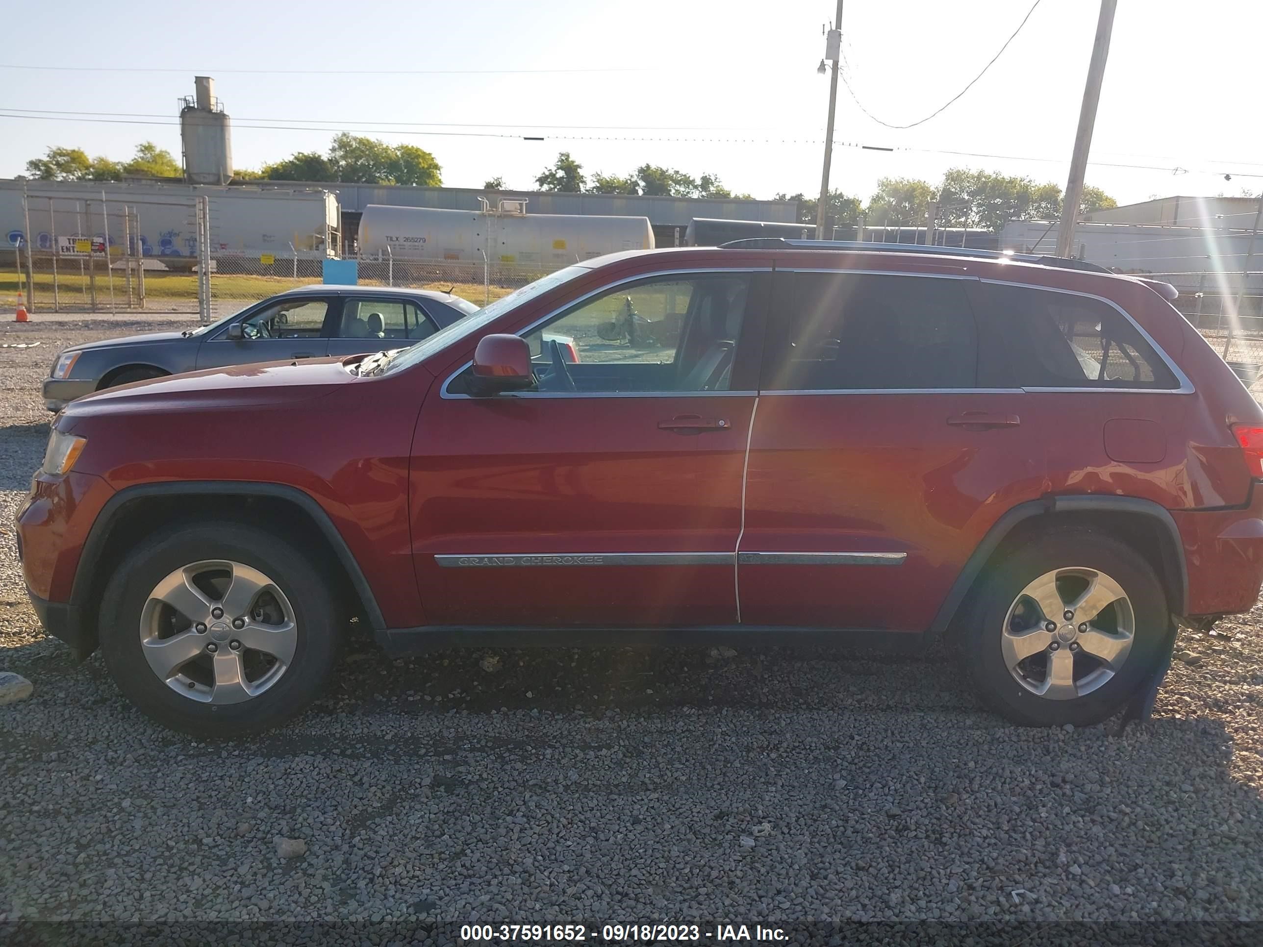 Photo 13 VIN: 1C4RJFAG0CC333109 - JEEP GRAND CHEROKEE 